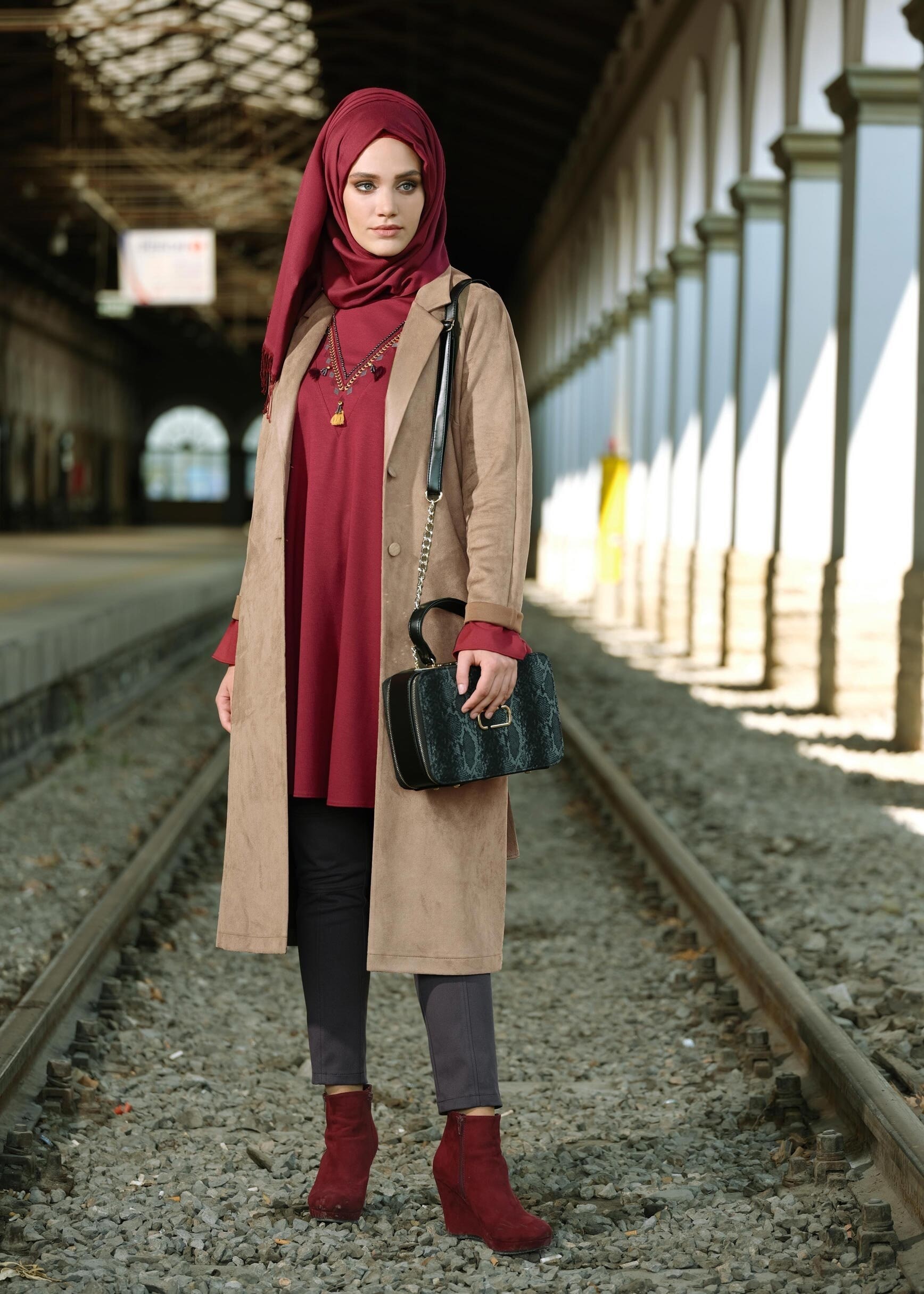 Tesettür giyim BEJ DÜĞMELİ SÜET CEKET  4777