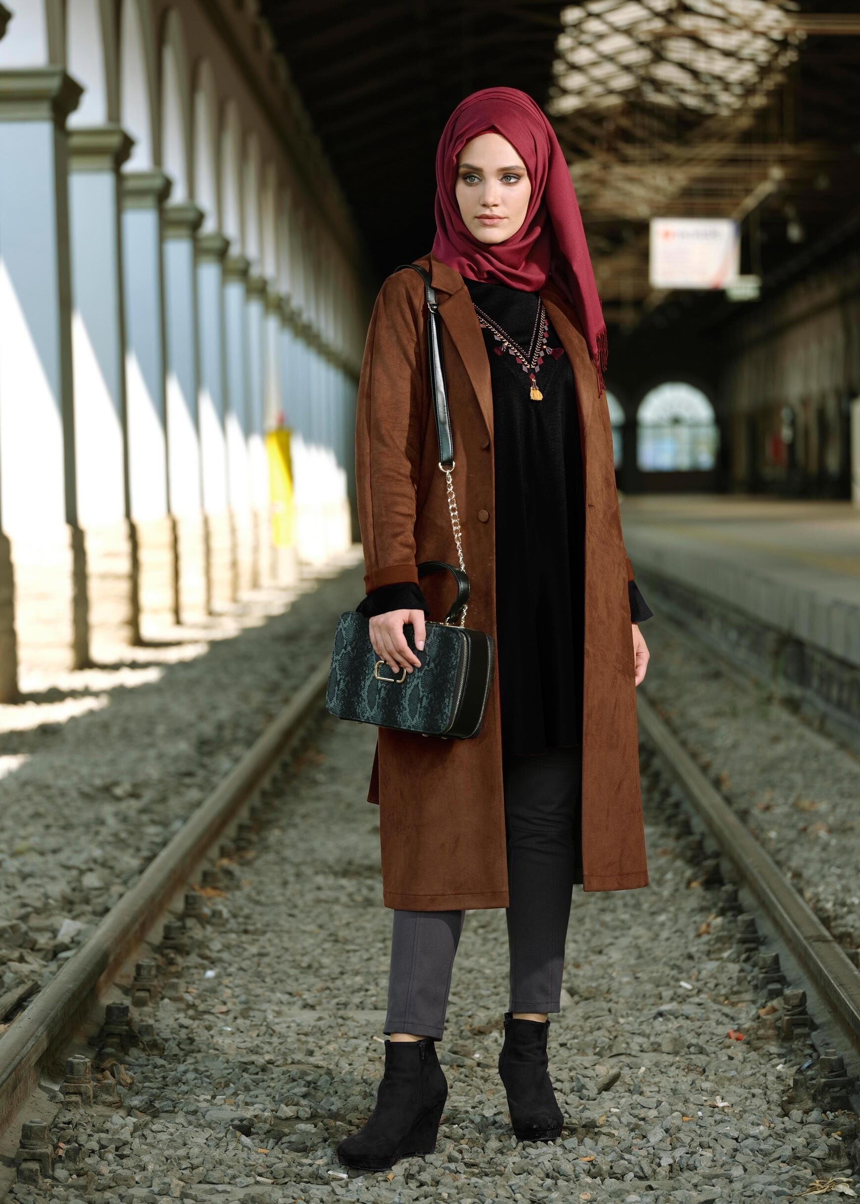 Tesettür giyim KAHVE DÜĞMELİ SÜET CEKET  4777