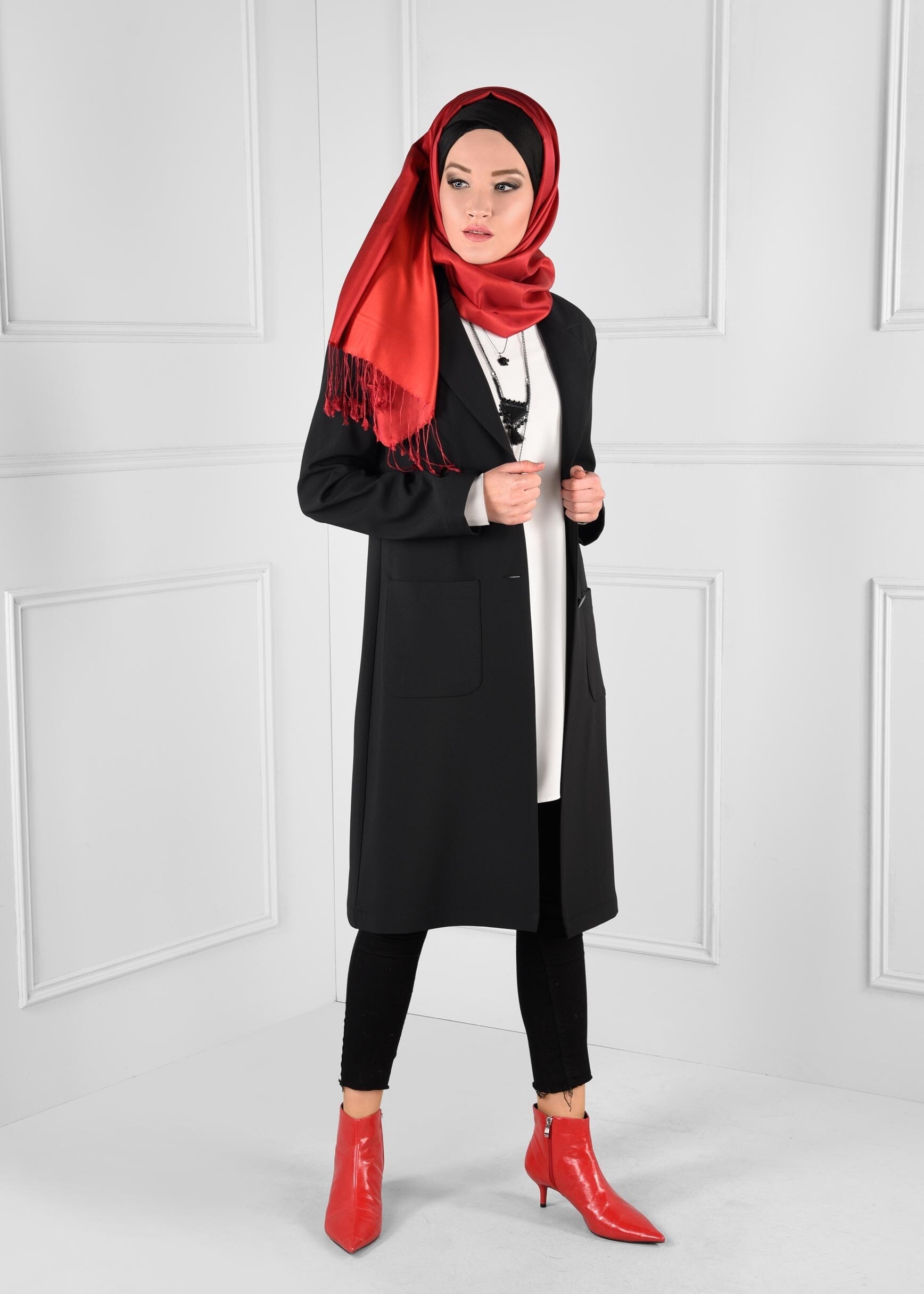 Tesettür giyim SİYAH CEPLİ DÜĞMELİ DÜZ KESİM CEKET 4800
