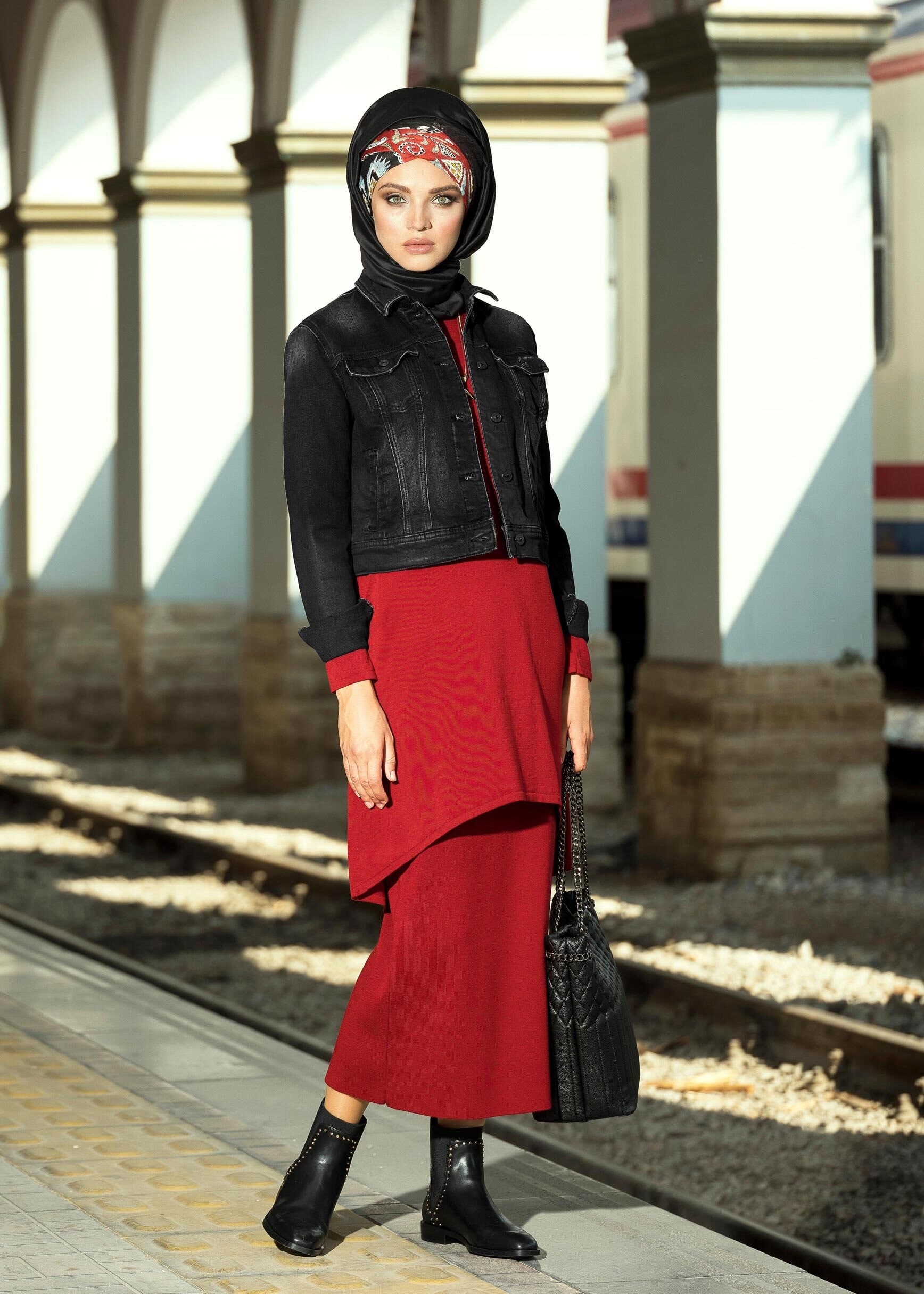 Tesettür giyim SİYAH TAŞLAMALI BEL BOYU DENİM CEKET 4805