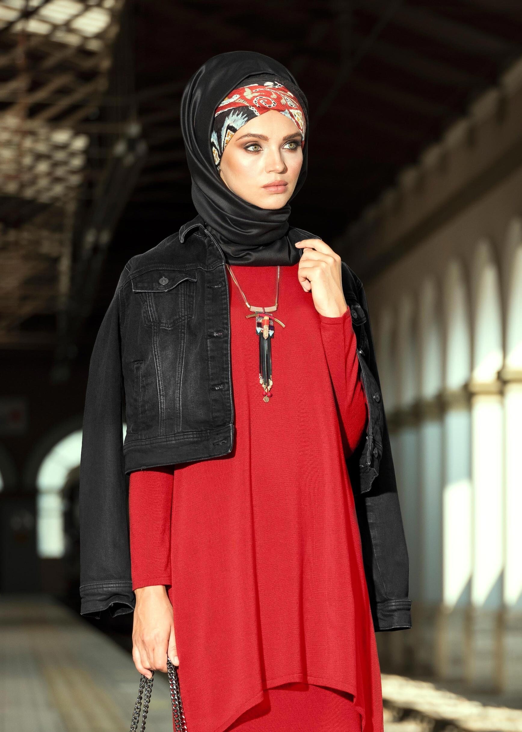 Tesettür giyim SİYAH TAŞLAMALI BEL BOYU DENİM CEKET 4805