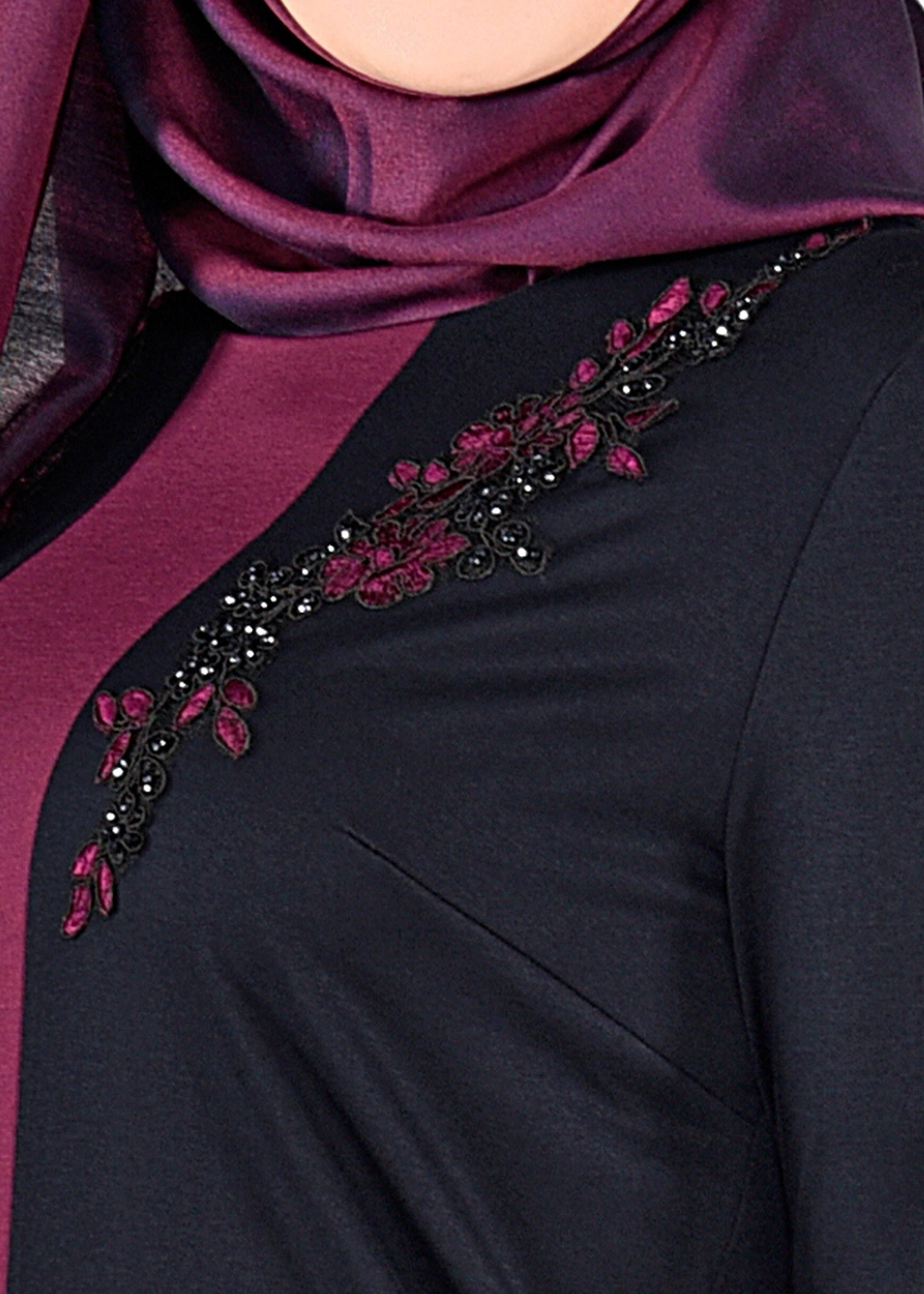 Tesettür giyim SİYAH ORTASI ŞERİTLİ GÜPÜR BONCUK İŞLEMELİ ELBİSE 2742