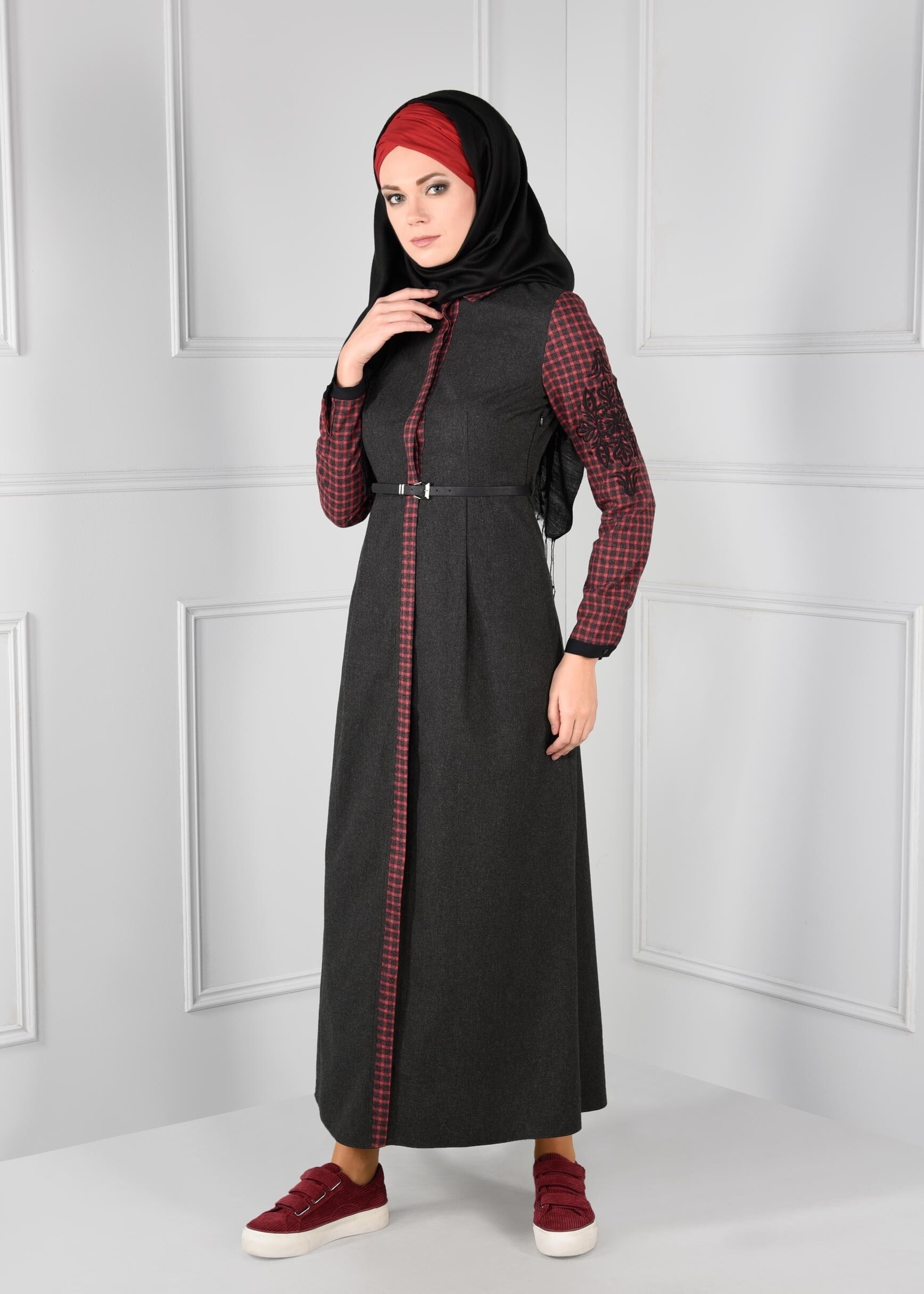 Tesettür giyim GRİ KOLLARI EKOSE NAKIŞ DETAYLI ELBİSE  4601