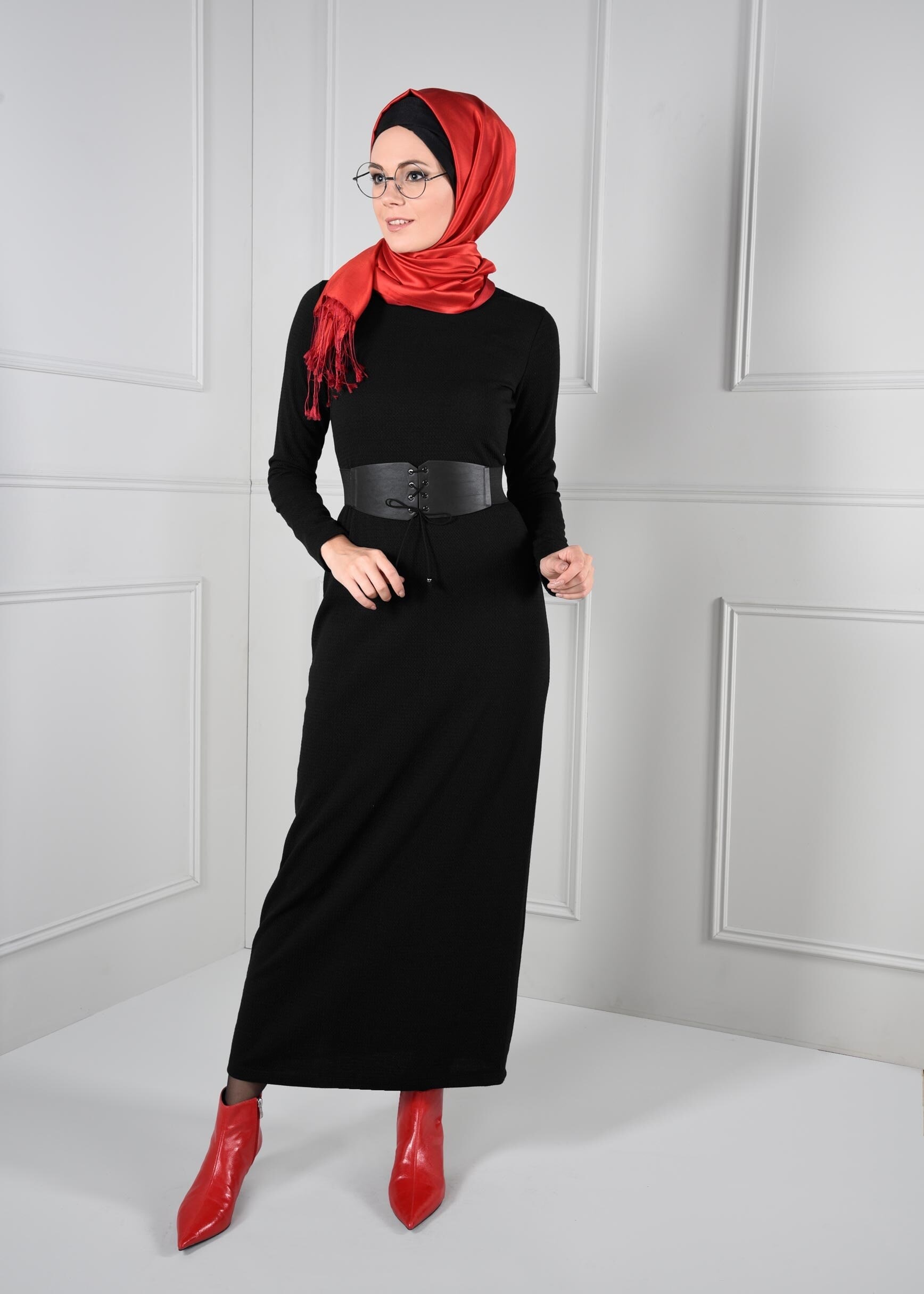 Tesettür giyim SİYAH DAR KESİM DÜZ ELBİSE 4618