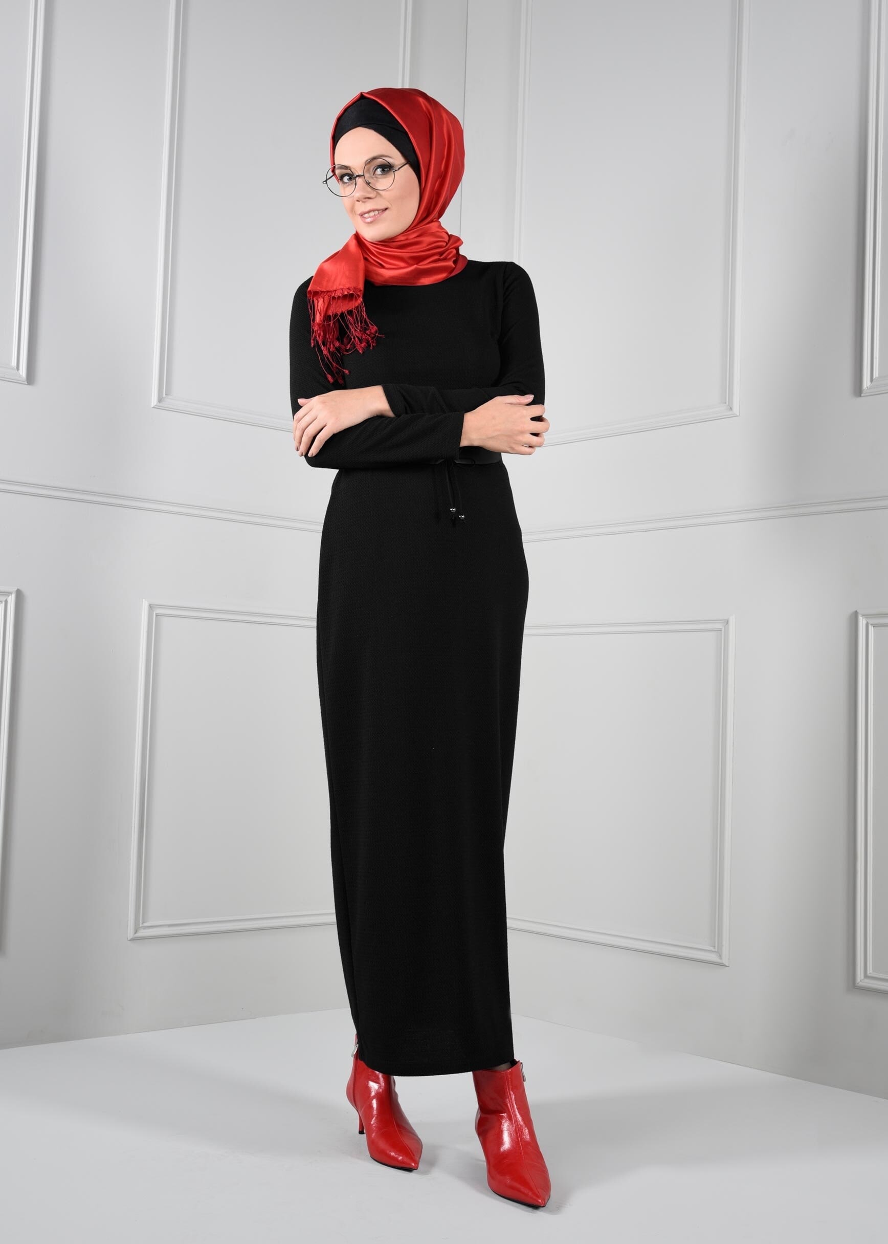 Tesettür giyim SİYAH DAR KESİM DÜZ ELBİSE 4618