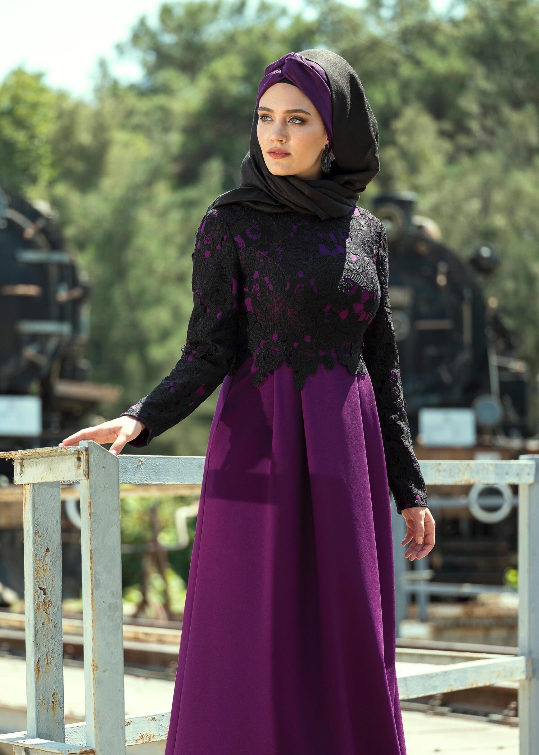 Tesettür giyim MOR ÜSTÜ GÜPÜR DETAYLI KLOŞ ELBİSE 4628