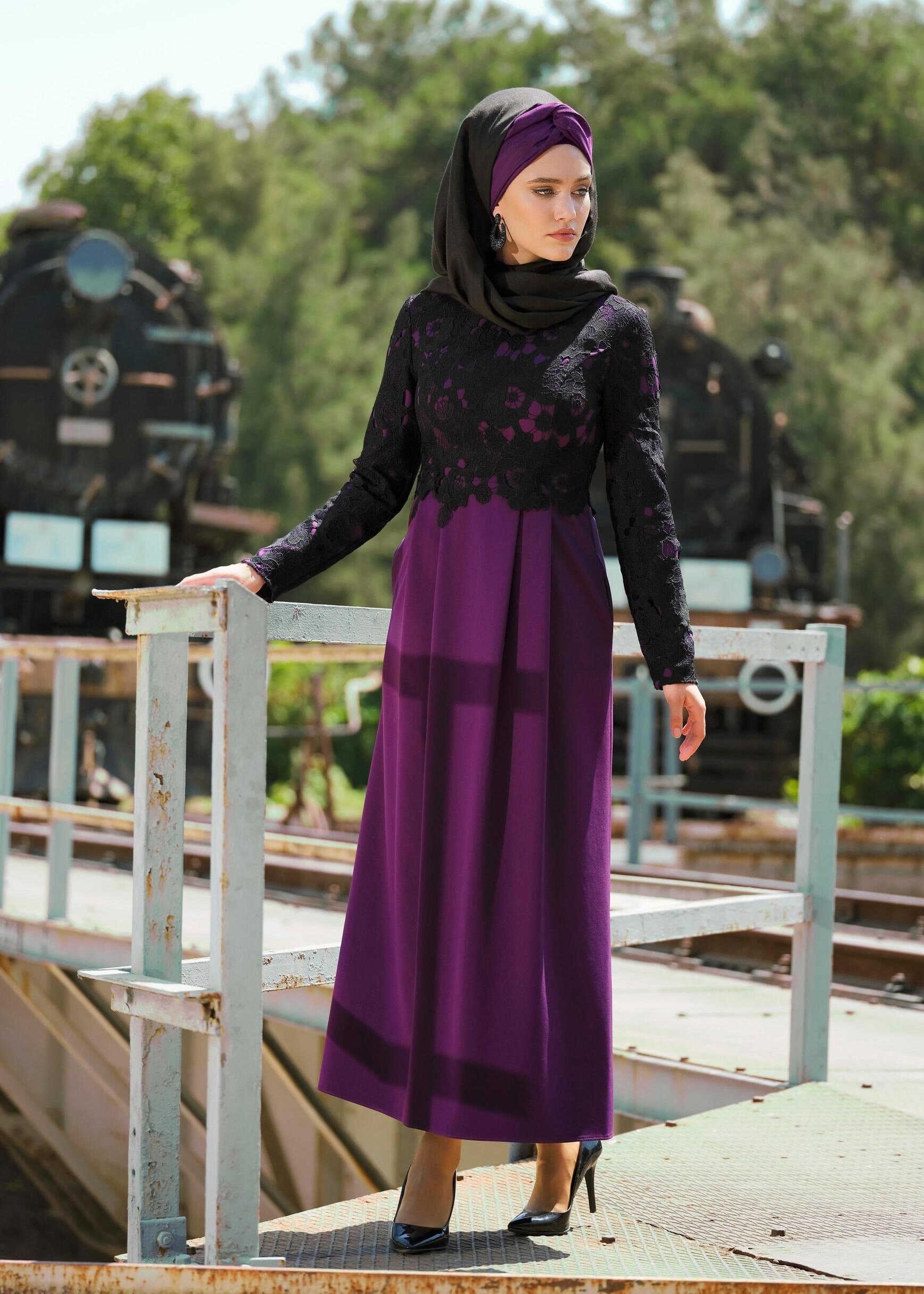 Tesettür giyim MOR ÜSTÜ GÜPÜR DETAYLI KLOŞ ELBİSE 4628