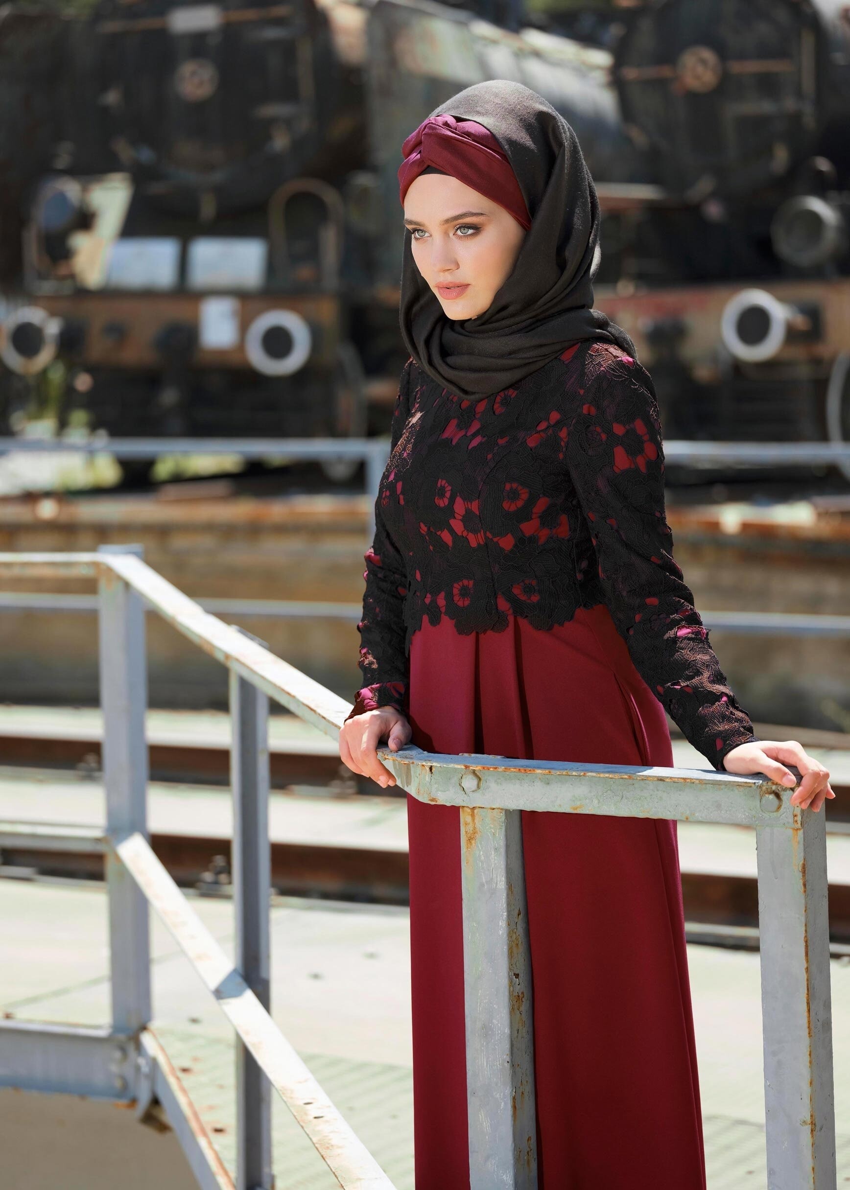 Tesettür giyim BORDO ÜSTÜ GÜPÜR DETAYLI KLOŞ ELBİSE 4628