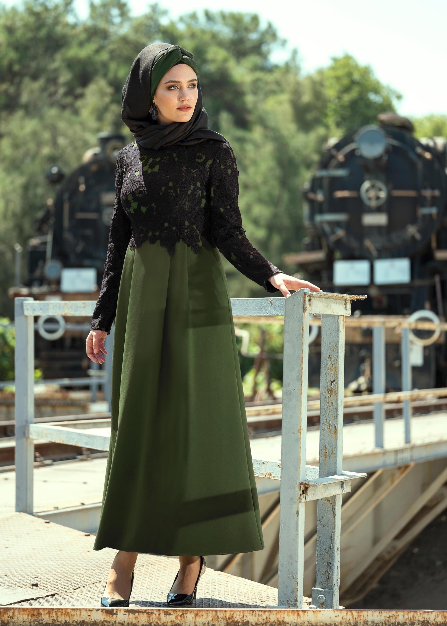 Tesettür giyim HAKİ ÜSTÜ GÜPÜR DETAYLI KLOŞ ELBİSE 4628