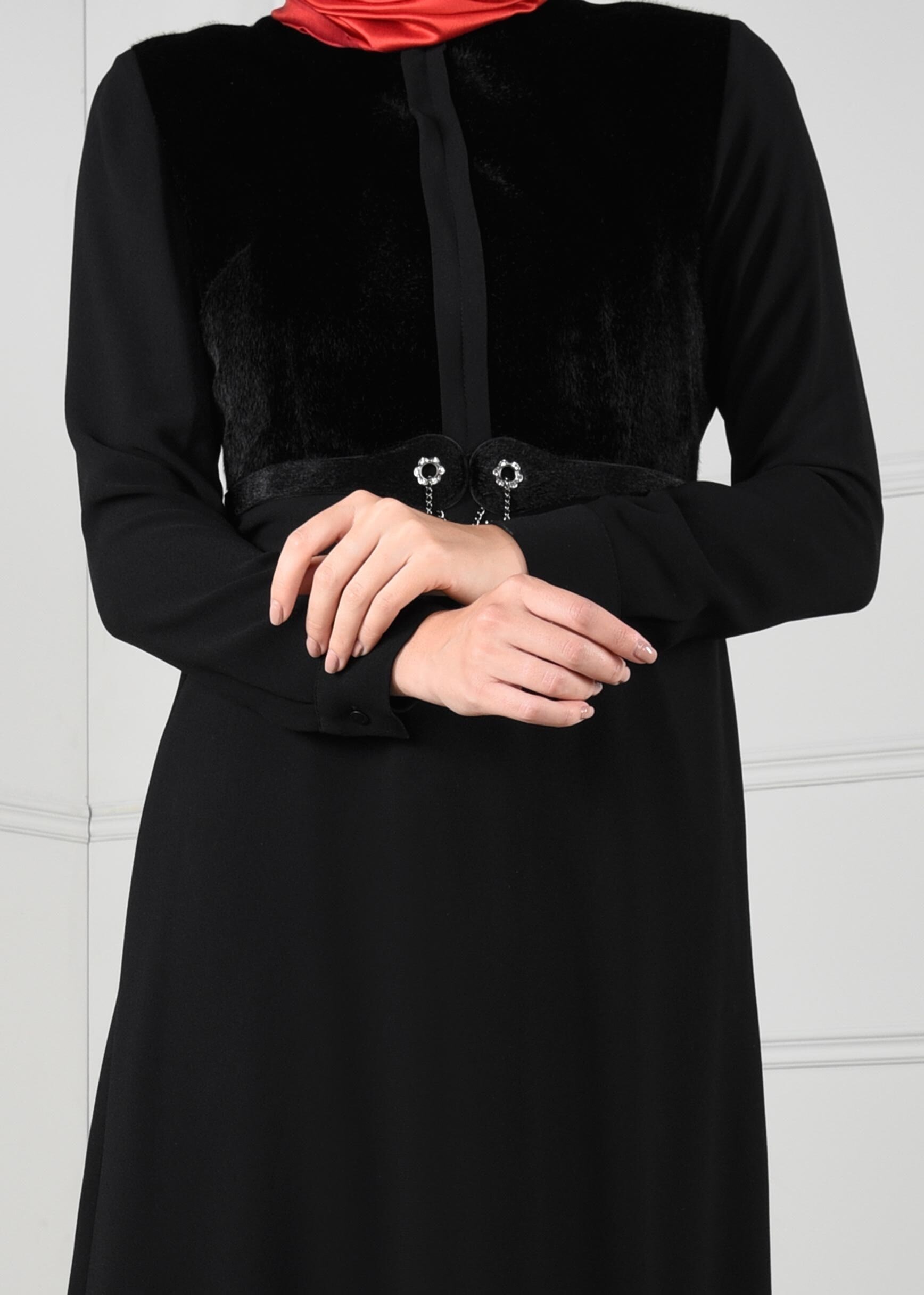 Tesettür giyim SİYAH KÜRK DETAYLI ELBİSE 4630 