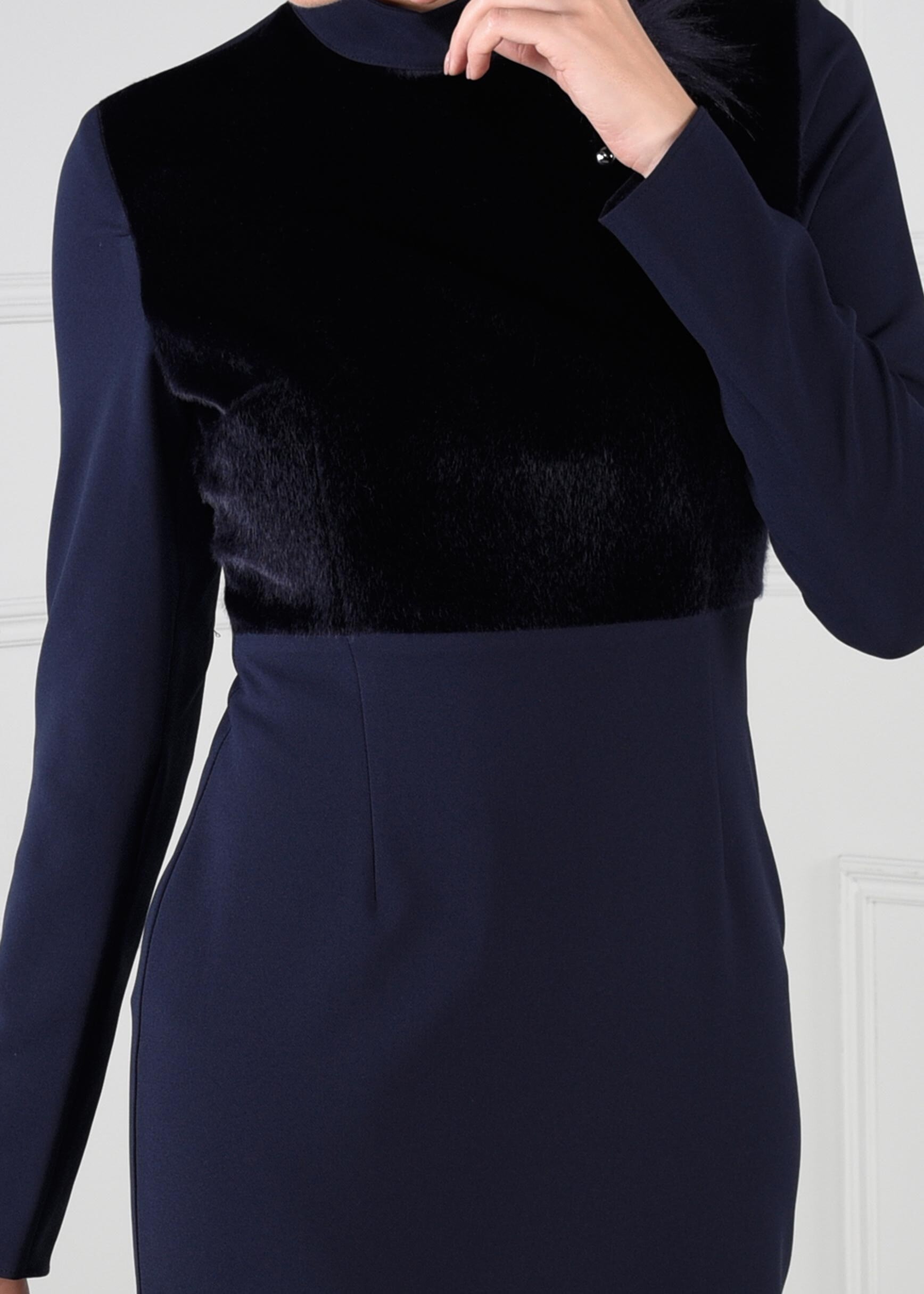 Tesettür giyim LACİVERT ÜSTÜ KÜRK DETAYLI BROŞLU DAR KESİM ELBİSE 4631