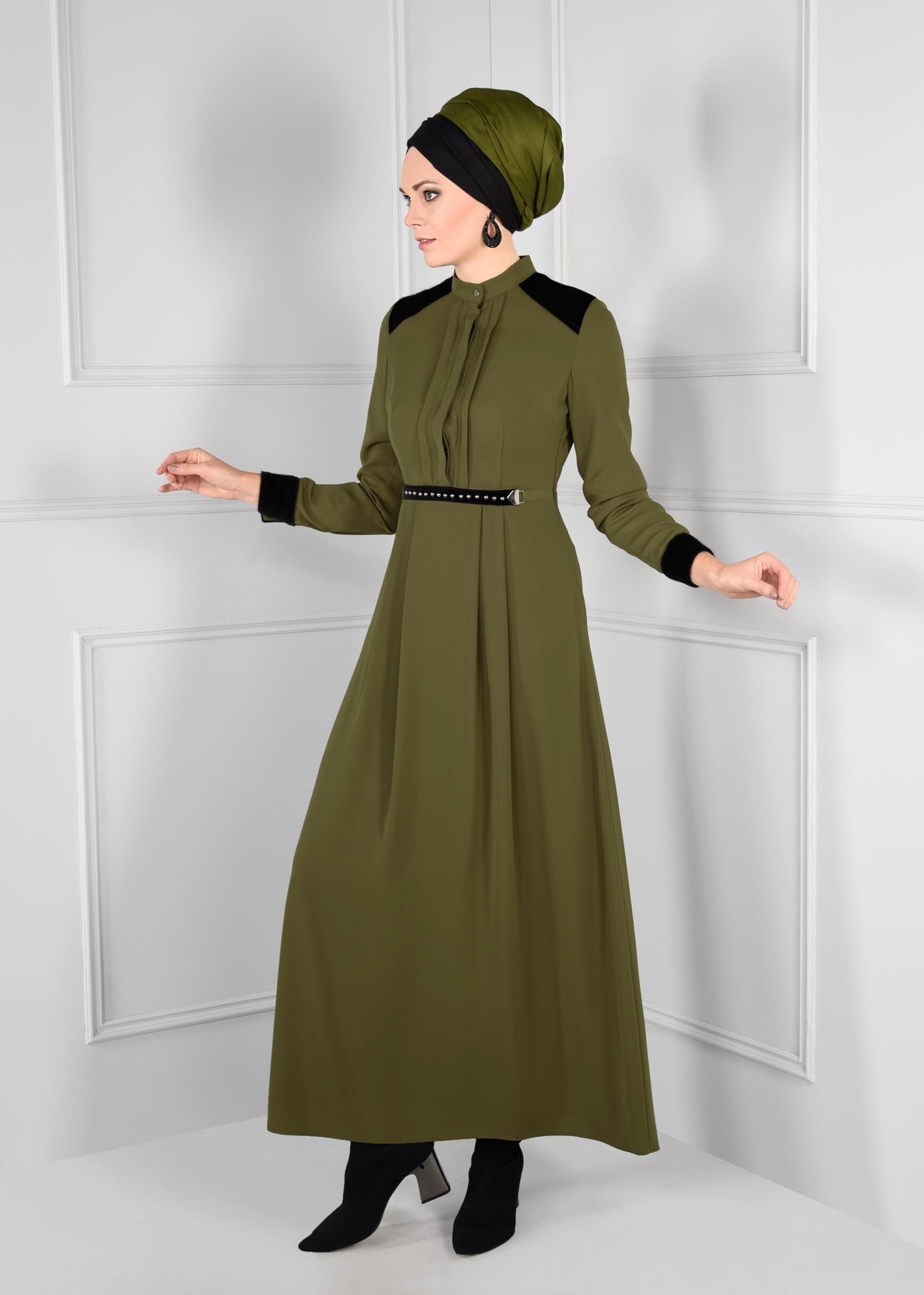 Tesettür giyim HAKİ KLOŞ KESİM KEMER DETAYLI DÜĞMELİ YAKA ELBİSE 4649 