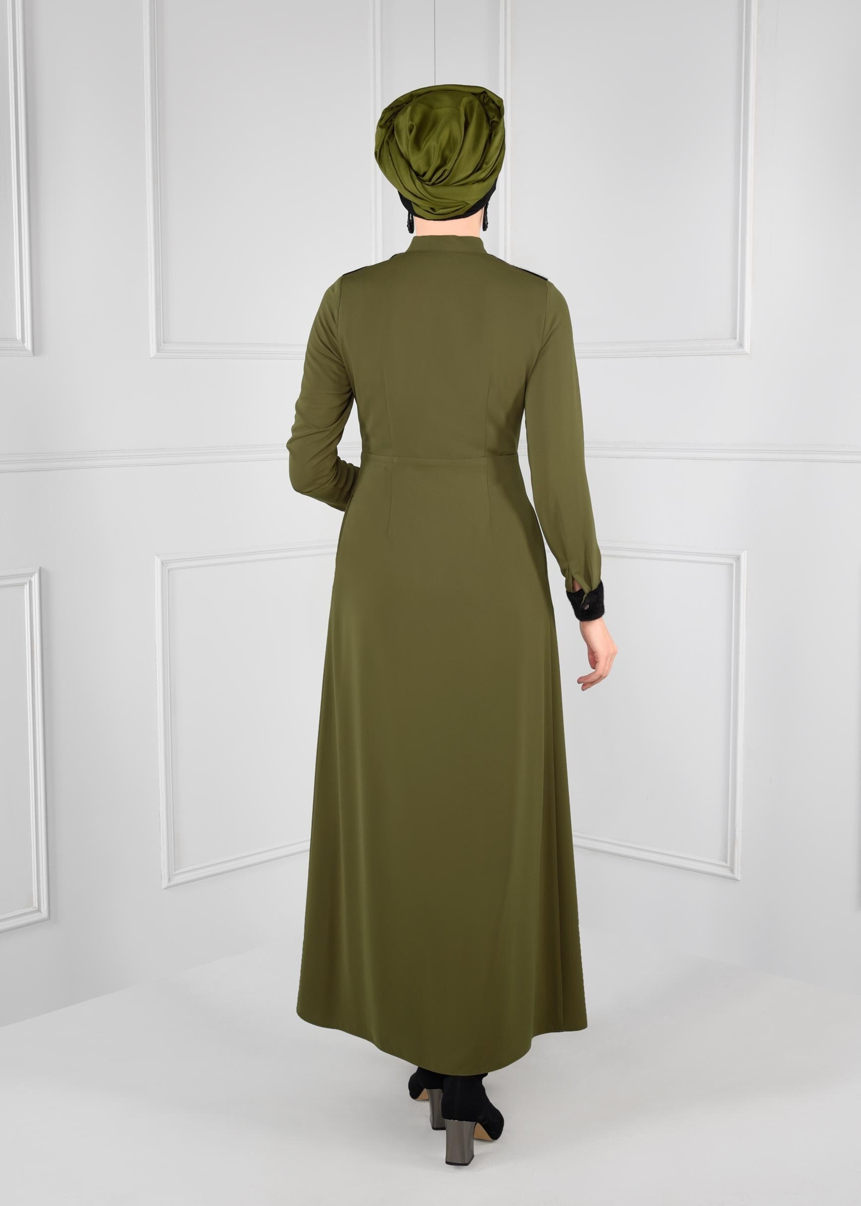Tesettür giyim HAKİ KLOŞ KESİM KEMER DETAYLI DÜĞMELİ YAKA ELBİSE 4649 