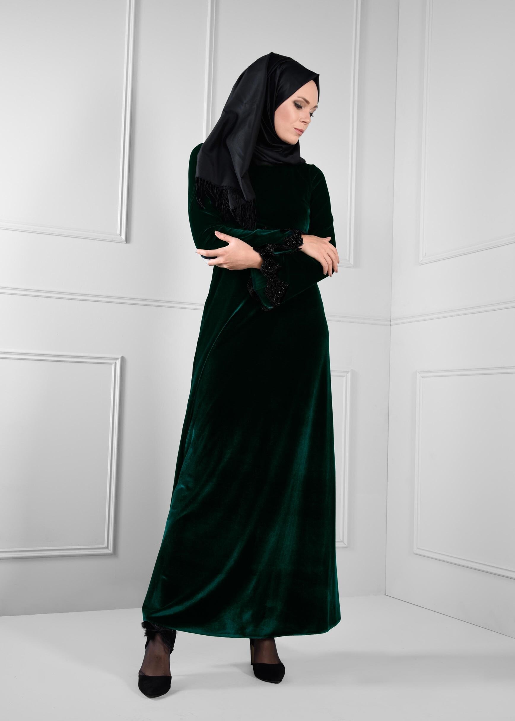 Tesettür giyim YEŞİL KOLLARI BELİ GÜPÜRLÜ KADİFE ELBİSE 4651