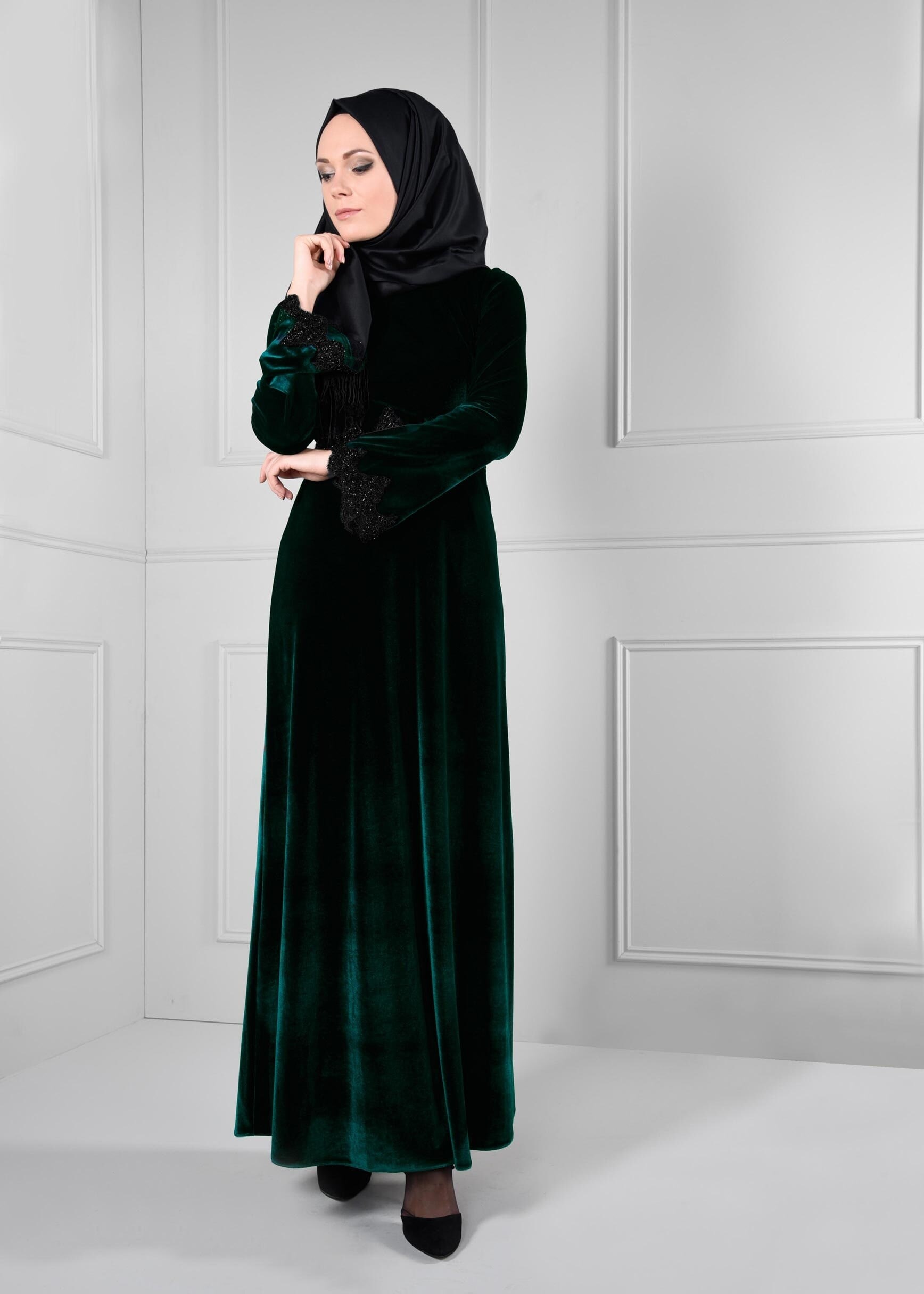Tesettür giyim YEŞİL KOLLARI BELİ GÜPÜRLÜ KADİFE ELBİSE 4651