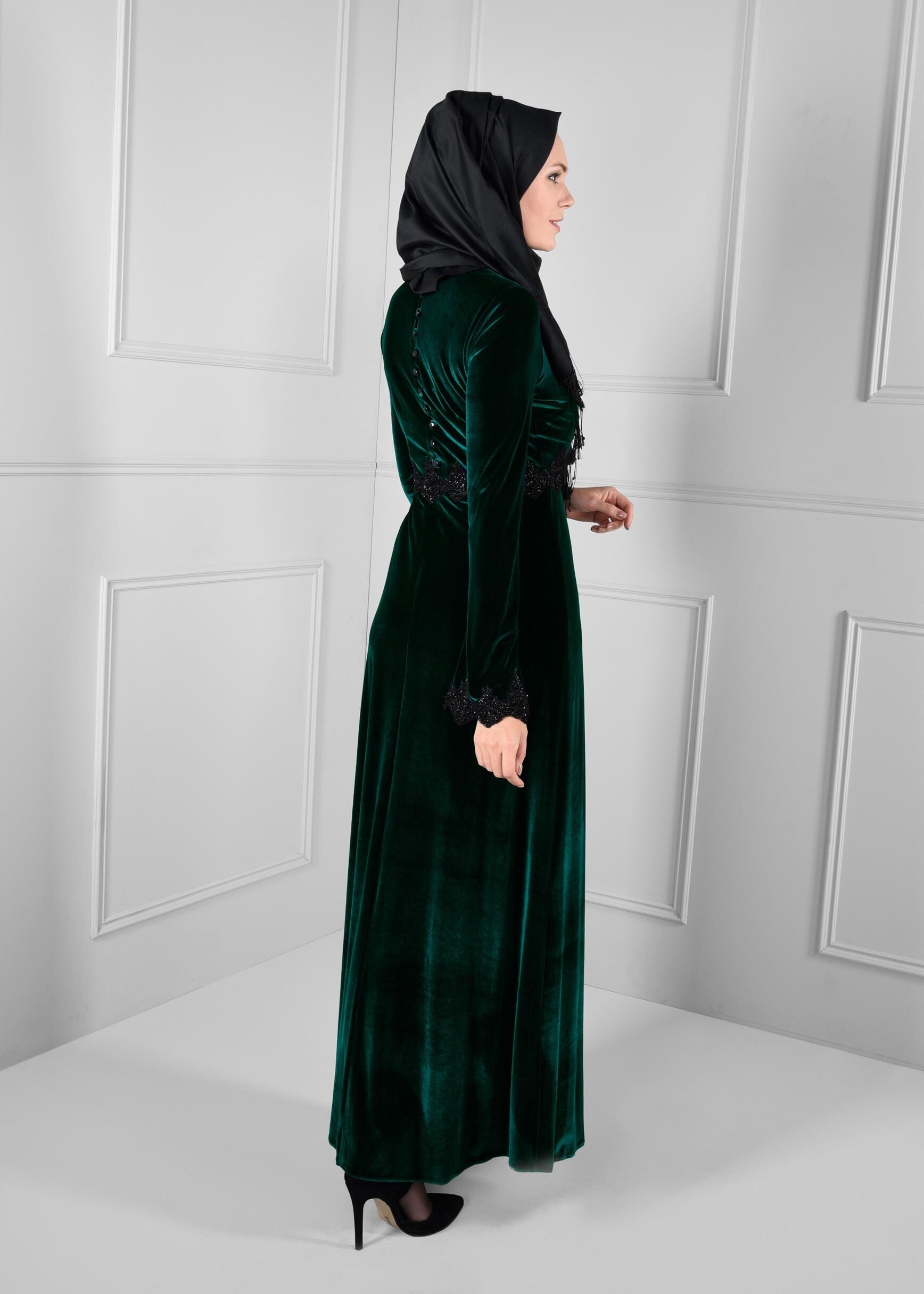Tesettür giyim YEŞİL KOLLARI BELİ GÜPÜRLÜ KADİFE ELBİSE 4651
