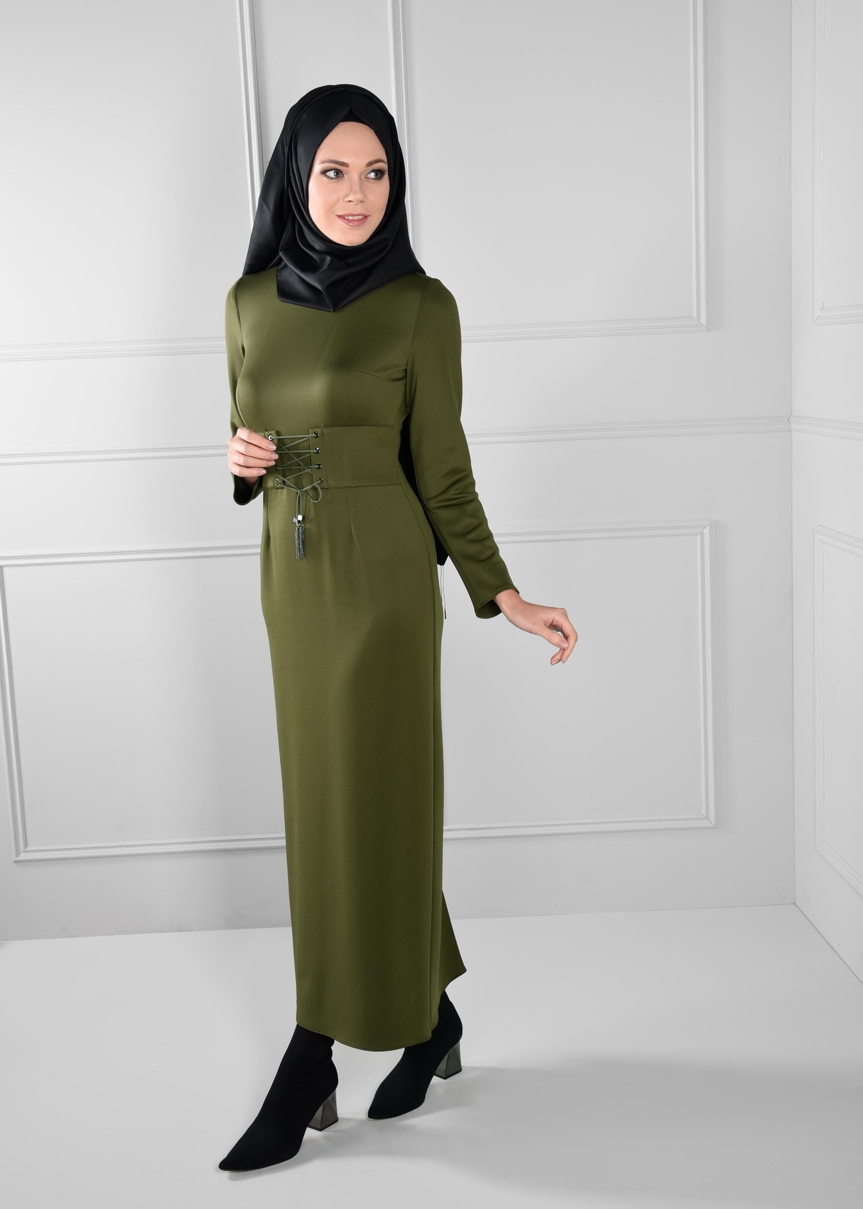 Tesettür giyim HAKİ BELDEN BAĞCIKLI KEMER DETAYLI ELBİSE 4664