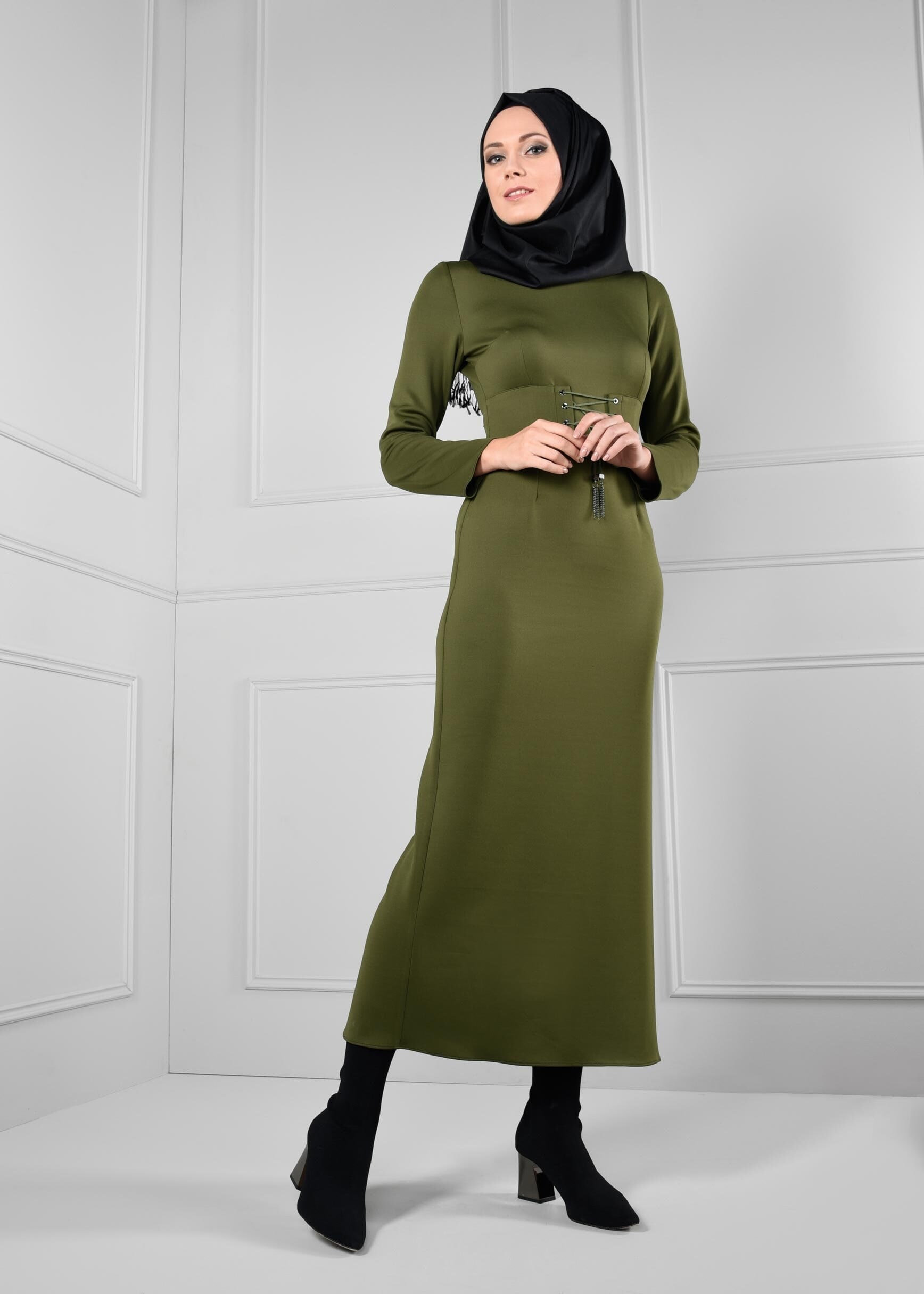 Tesettür giyim HAKİ BELDEN BAĞCIKLI KEMER DETAYLI ELBİSE 4664