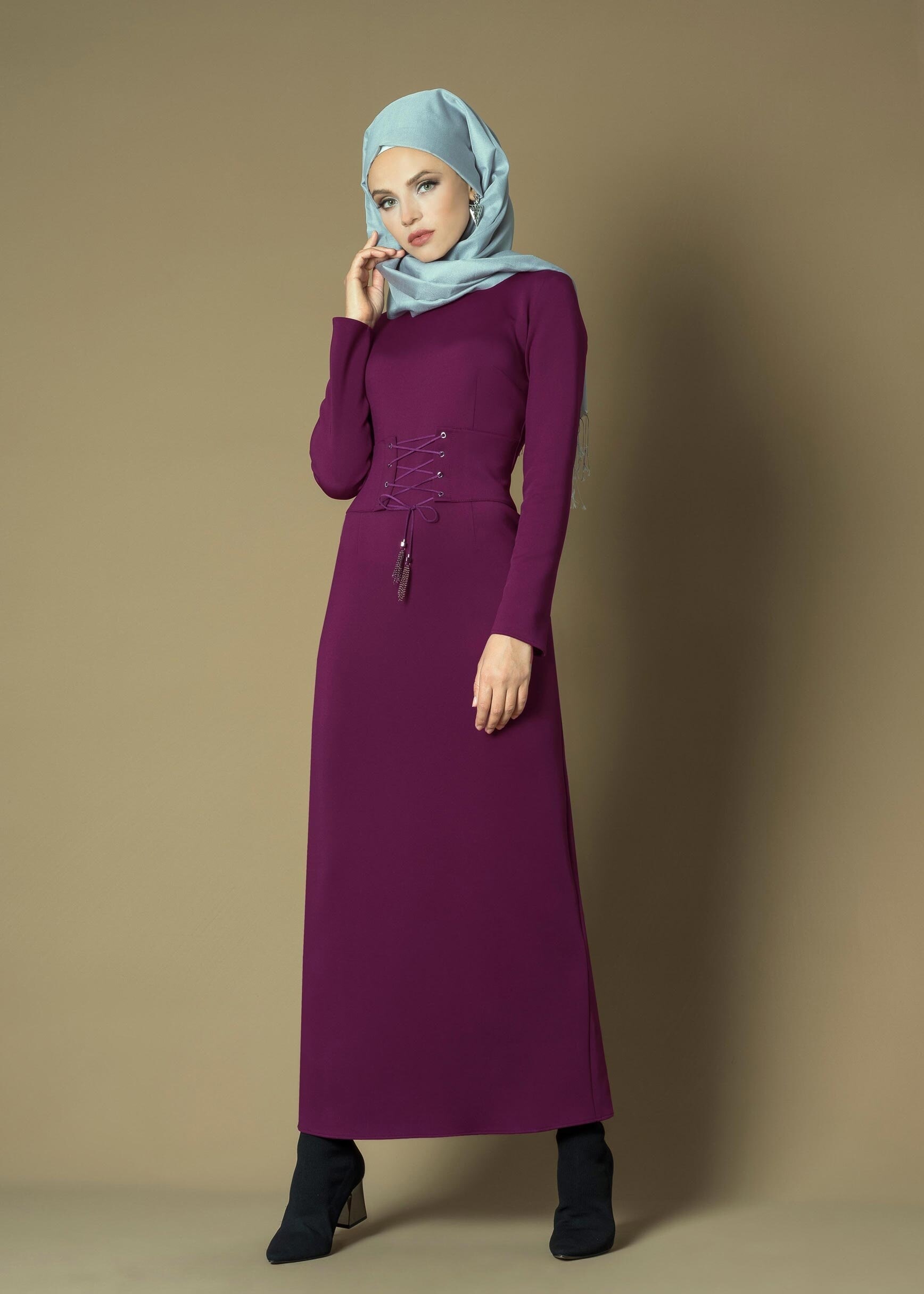 Tesettür giyim MÜRDÜM BELDEN BAĞCIKLI KEMER DETAYLI ELBİSE 4664