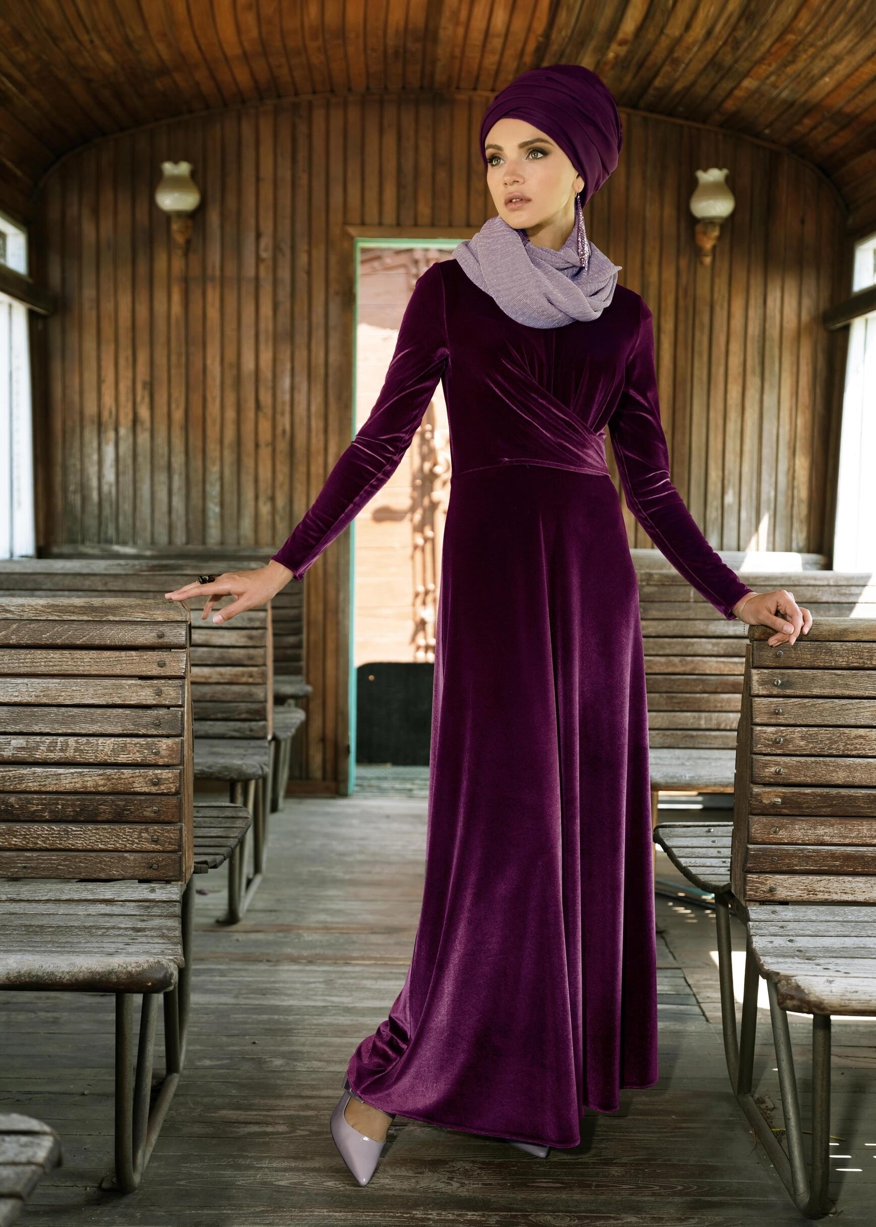 Tesettür giyim MÜRDÜM BELDEN BÜZGÜLÜ KADİFE ELBİSE 4666