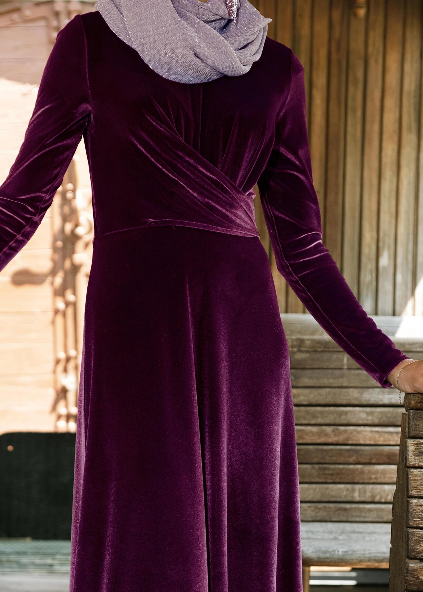 Tesettür giyim MÜRDÜM BELDEN BÜZGÜLÜ KADİFE ELBİSE 4666