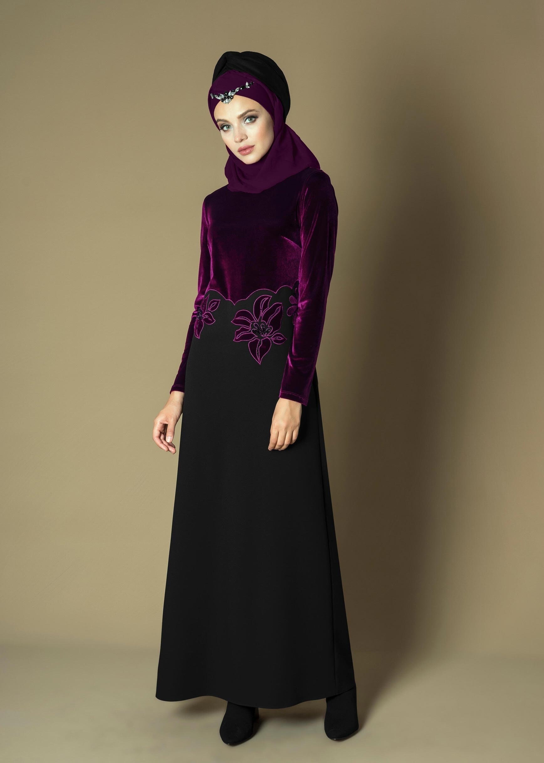 Tesettür giyim MÜRDÜM ÇİFT RENK ÇİÇEK NAKIŞLI ELBİSE 4667