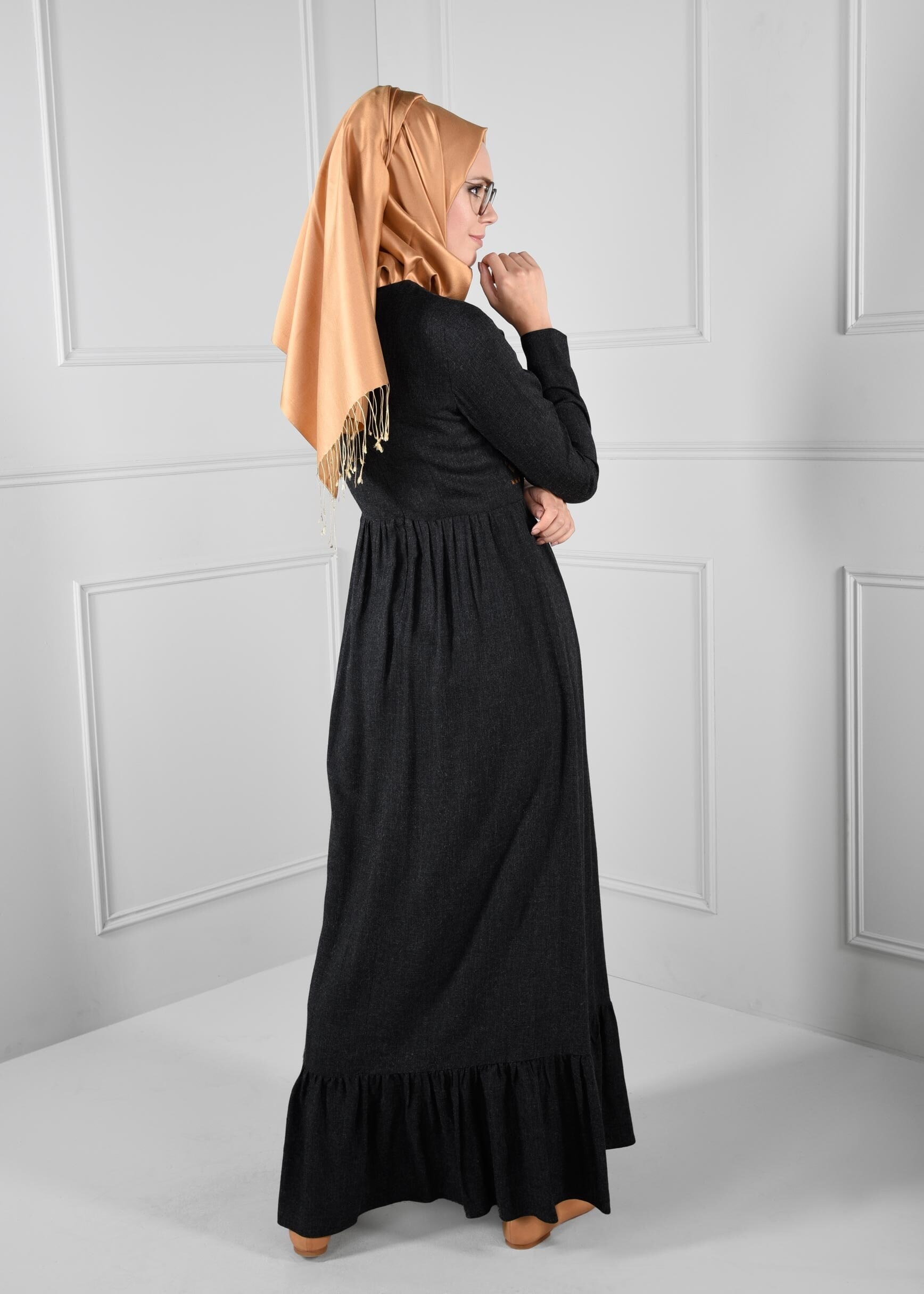 Tesettür giyim SİYAH NAKIŞ DÜĞME DETAYLI ELBİSE 4668