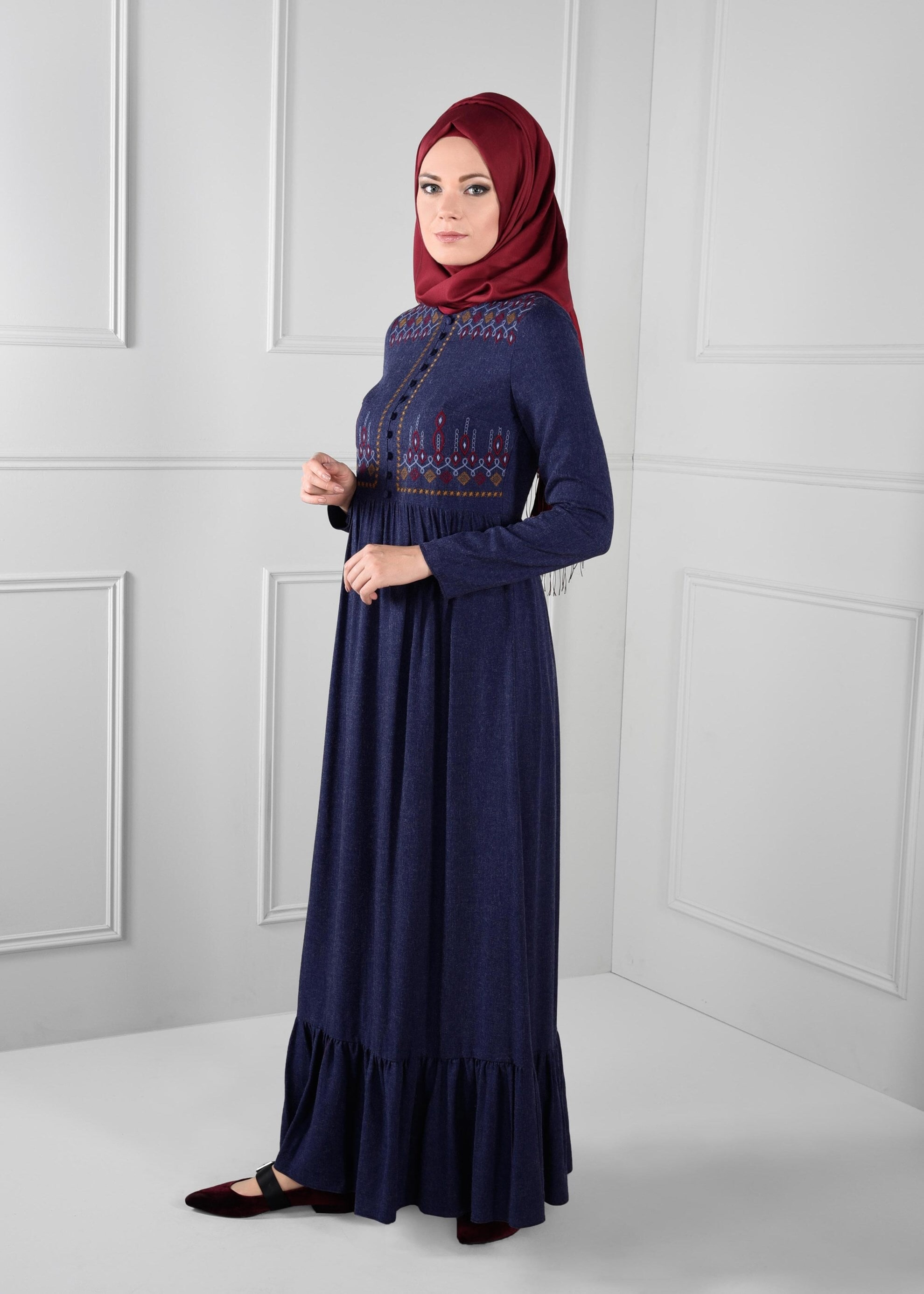 Tesettür giyim LACİVERT NAKIŞ DÜĞME DETAYLI ELBİSE 4668