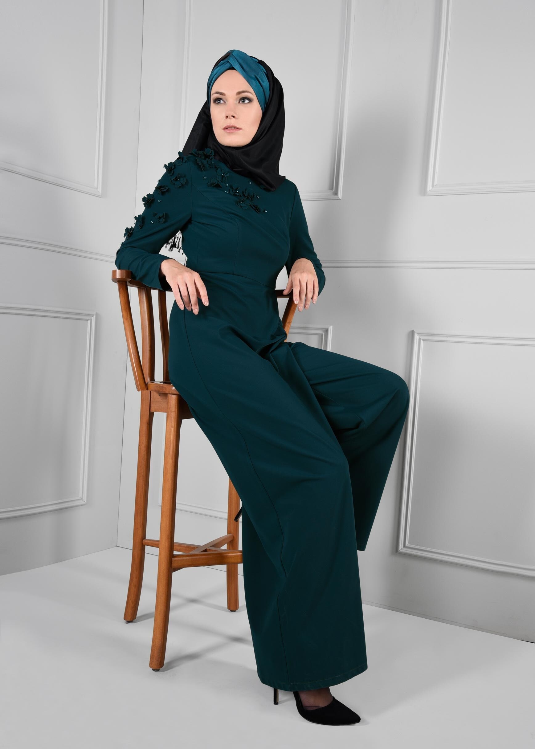 Tesettür giyim MAVİ ÜÇ BOYUTLU ÇİÇEK DETAYLI TULUM 4677