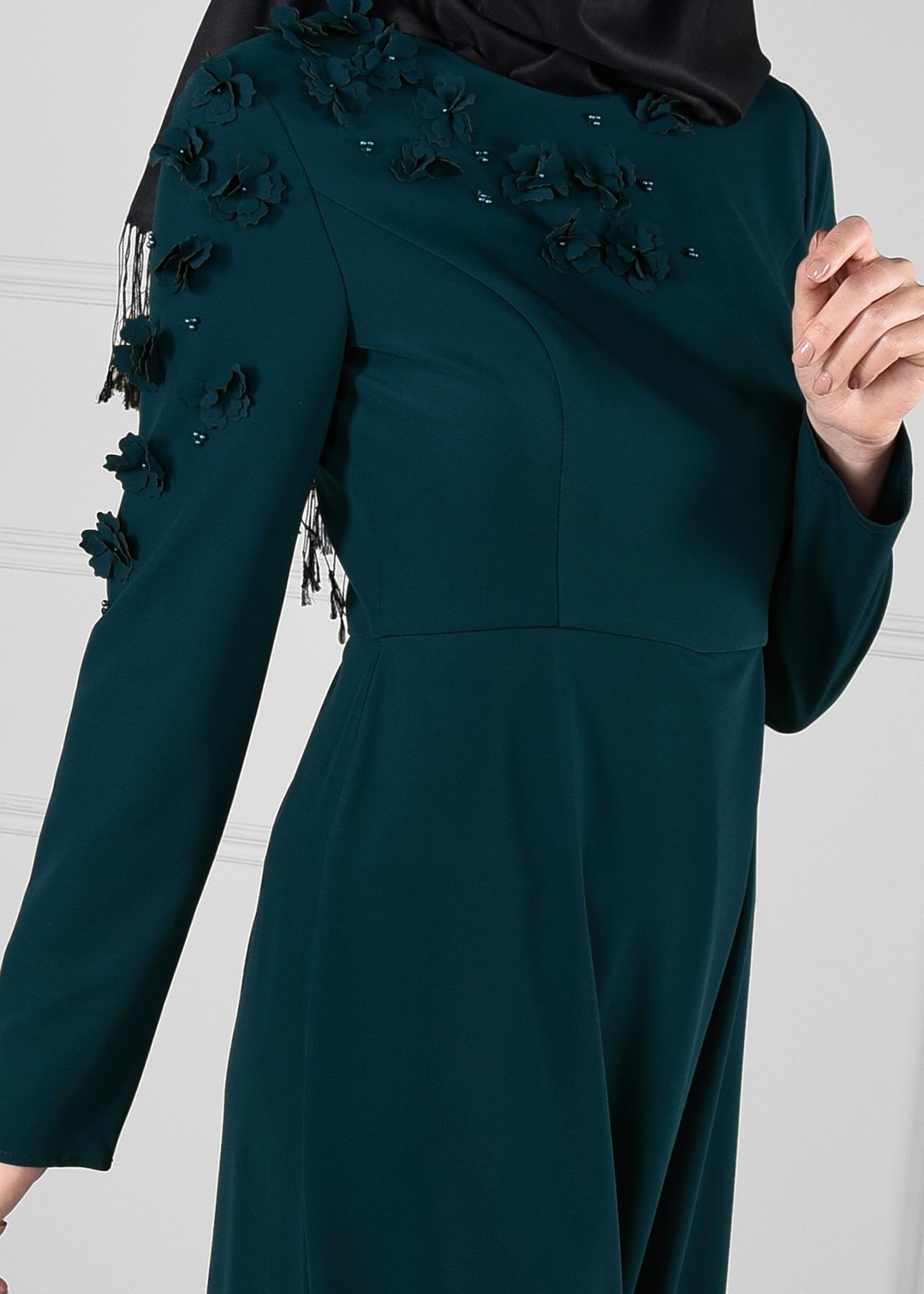 Tesettür giyim MAVİ ÜÇ BOYUTLU ÇİÇEK DETAYLI TULUM 4677