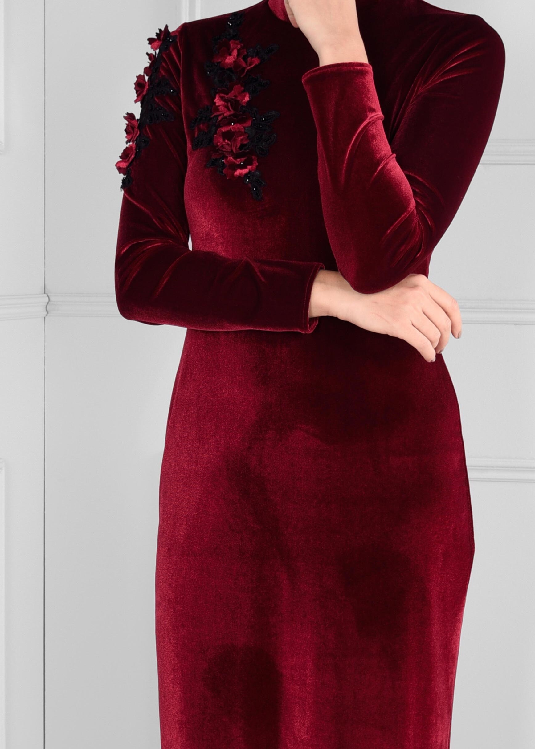 Tesettür giyim BORDO GÜPÜR DETAYLI VOLANLI KADİFE ELBİSE 4706