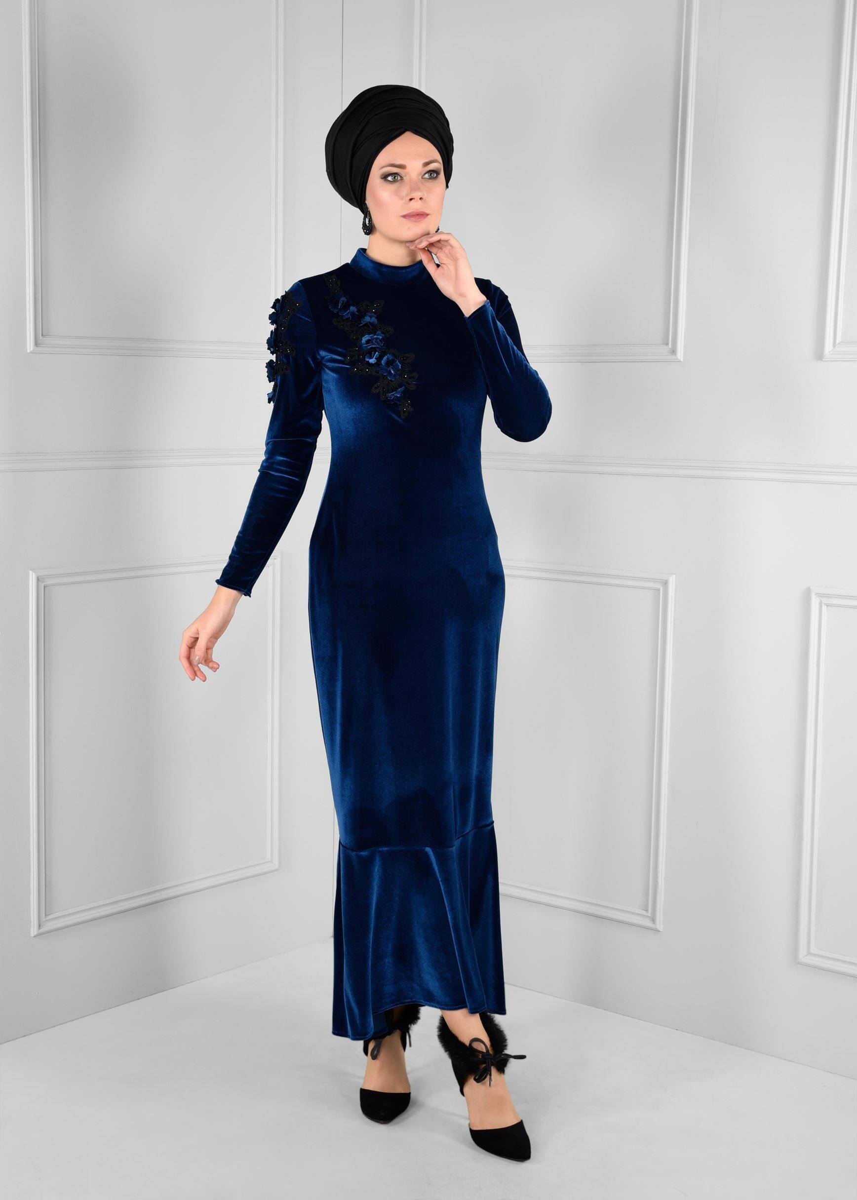 Tesettür giyim LACİVERT GÜPÜR DETAYLI VOLANLI KADİFE ELBİSE 4706