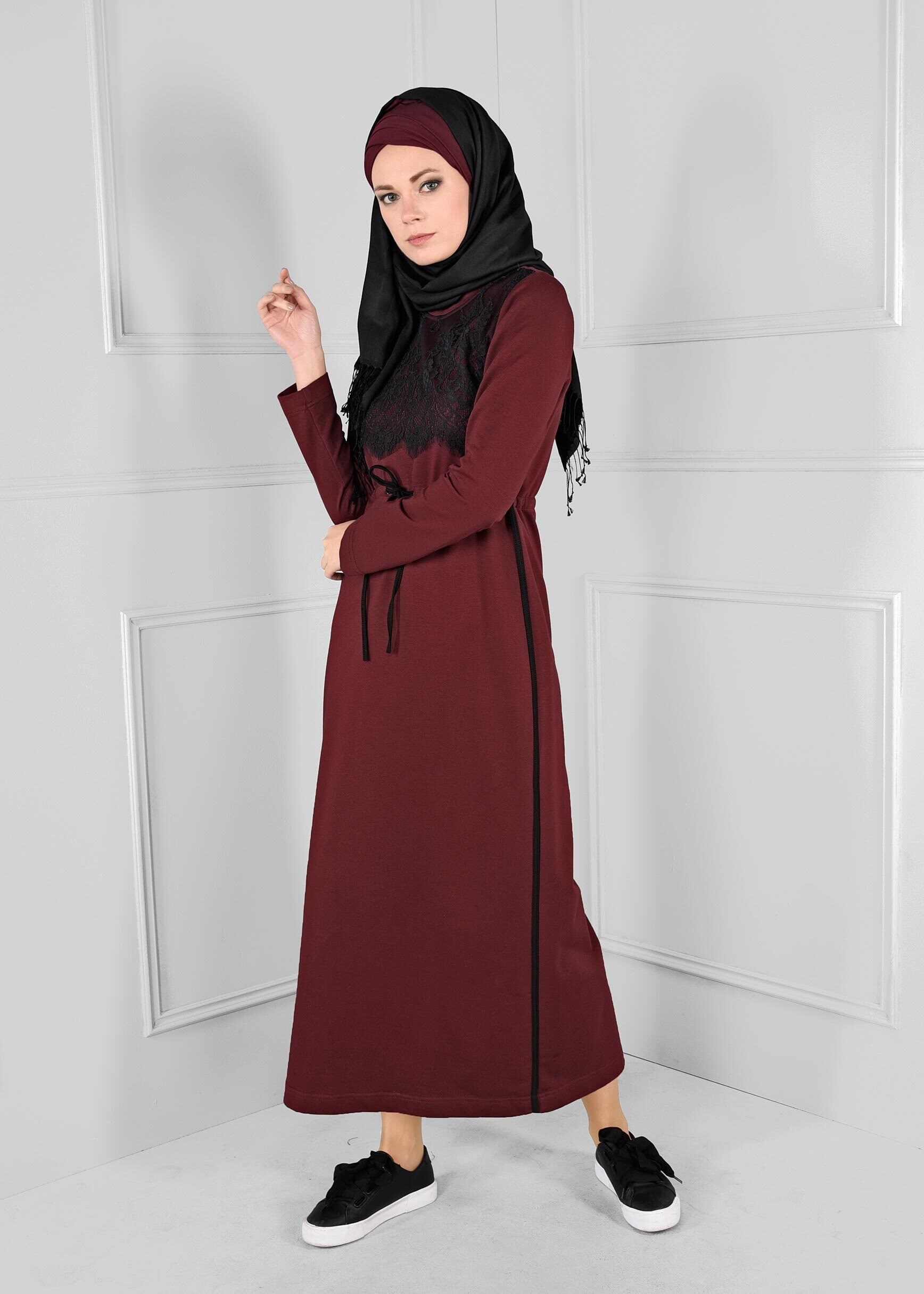 Tesettür giyim BORDO GÜPÜR DETAYLI BELİ BAĞCIKLI ELBİSE 4748