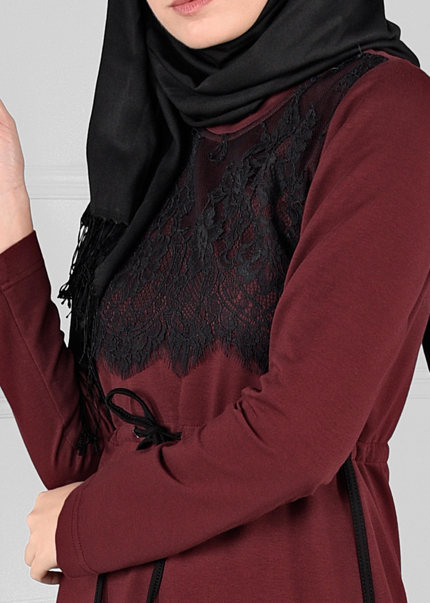 Tesettür giyim BORDO GÜPÜR DETAYLI BELİ BAĞCIKLI ELBİSE 4748