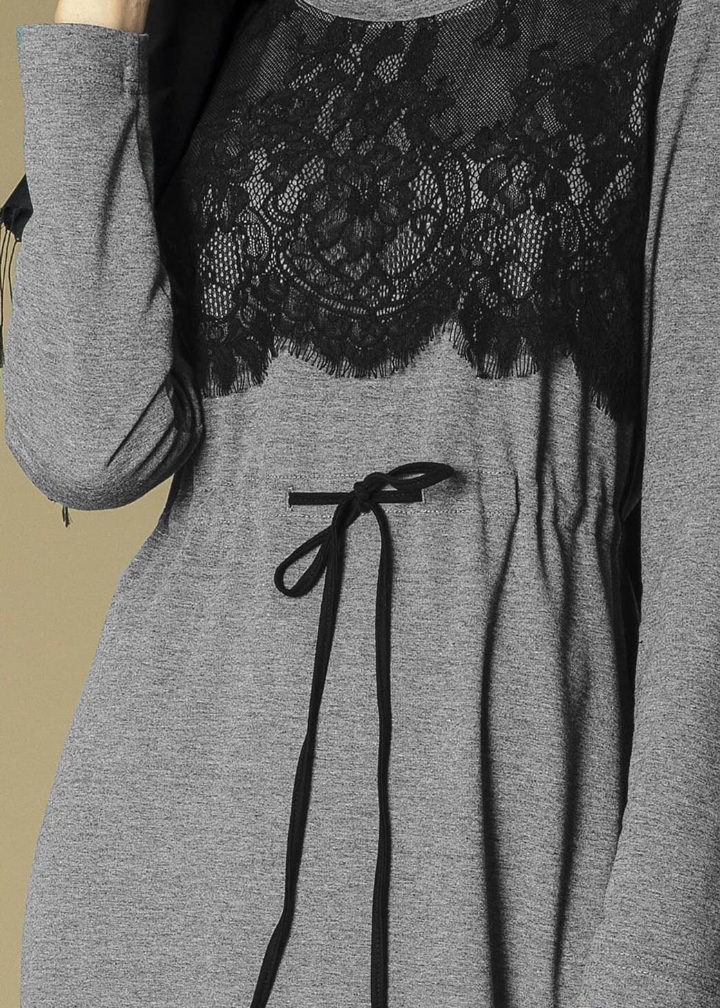 Tesettür giyim GRİ GÜPÜR DETAYLI BELİ BAĞCIKLI ELBİSE 4748