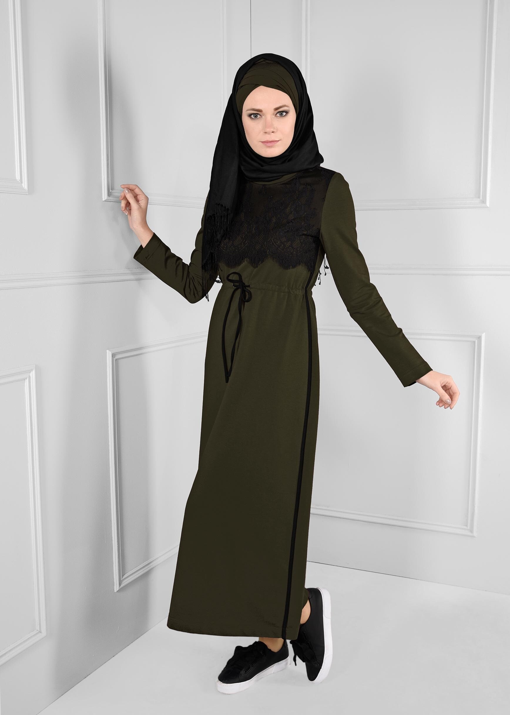 Tesettür giyim HAKİ GÜPÜR DETAYLI BELİ BAĞCIKLI ELBİSE 4748