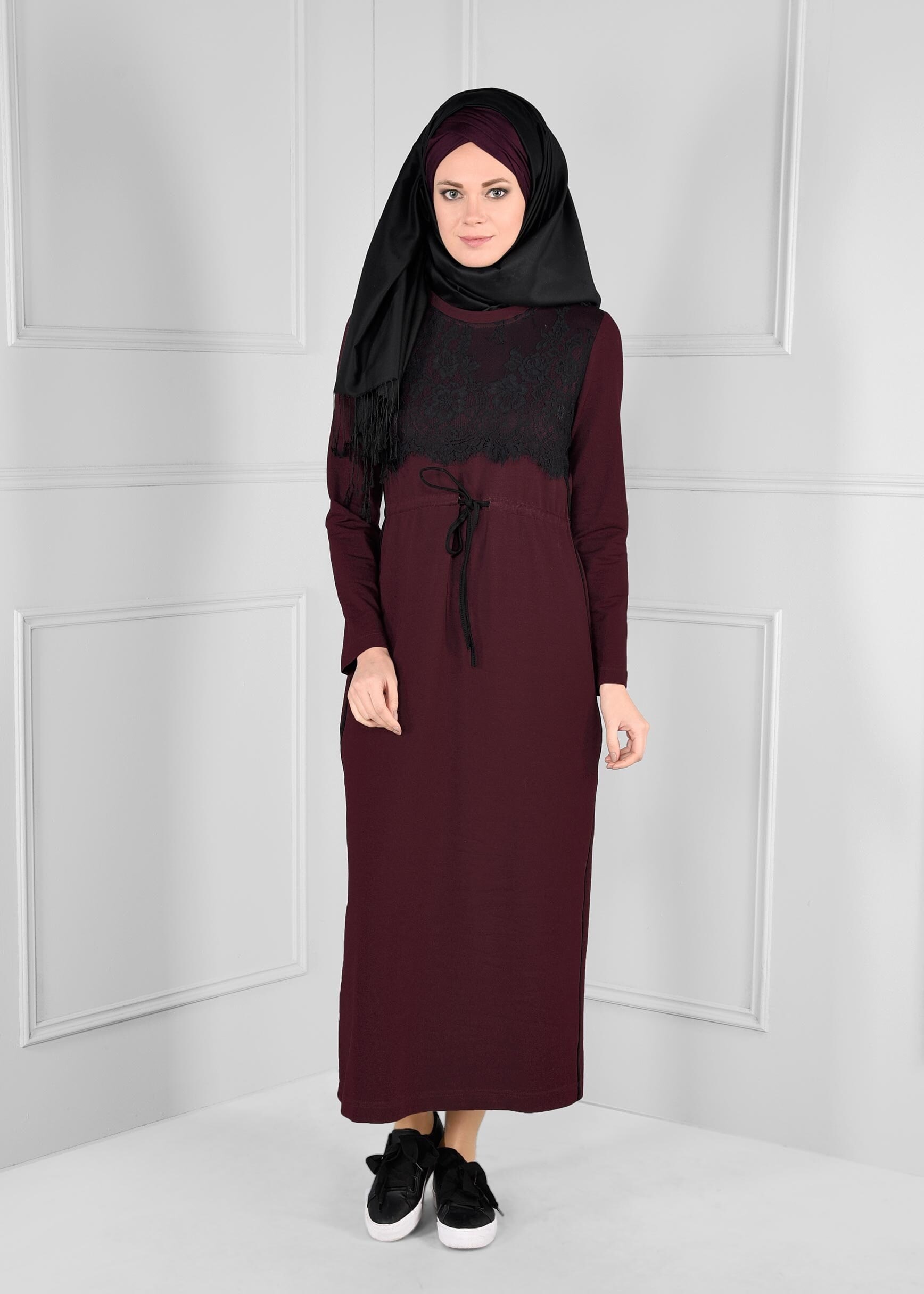 Tesettür giyim BORDO GÜPÜR DETAYLI BELİ BAĞCIKLI ELBİSE 4748