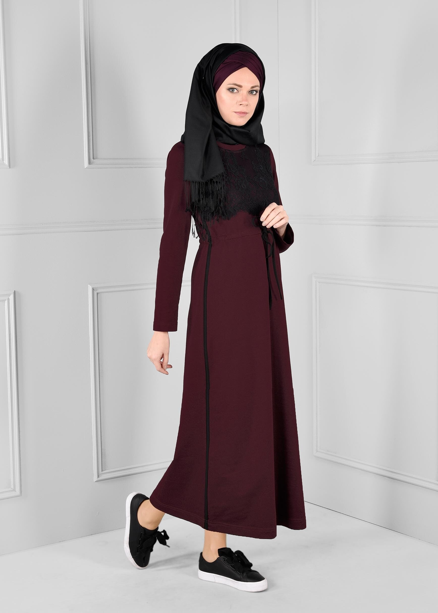 Tesettür giyim BORDO GÜPÜR DETAYLI BELİ BAĞCIKLI ELBİSE 4748