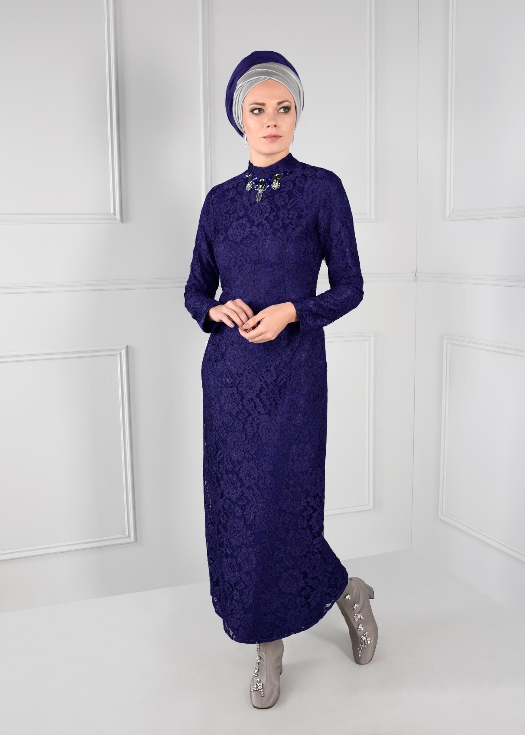 Tesettür giyim LACİVERT DANTEL GİZLİ YIRTMAÇLI ELBİSE 4770