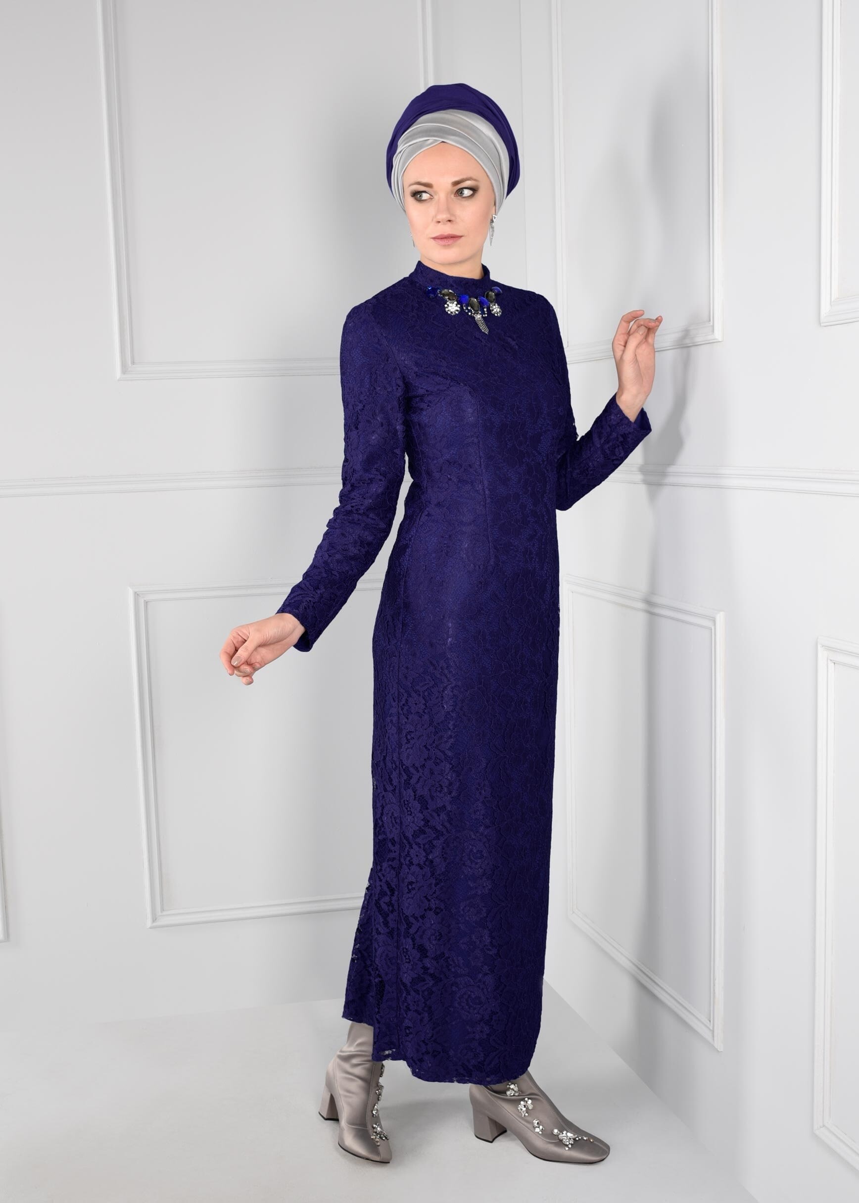 Tesettür giyim LACİVERT DANTEL GİZLİ YIRTMAÇLI ELBİSE 4770