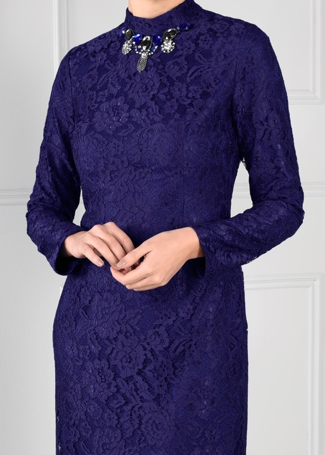 Tesettür giyim LACİVERT DANTEL GİZLİ YIRTMAÇLI ELBİSE 4770