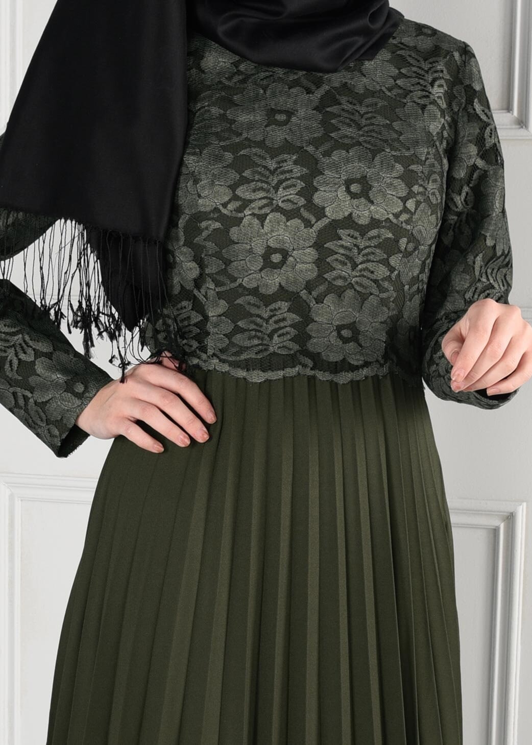 Tesettür giyim HAKİ DANTEL PİLİSELİ ELBİSE 4772