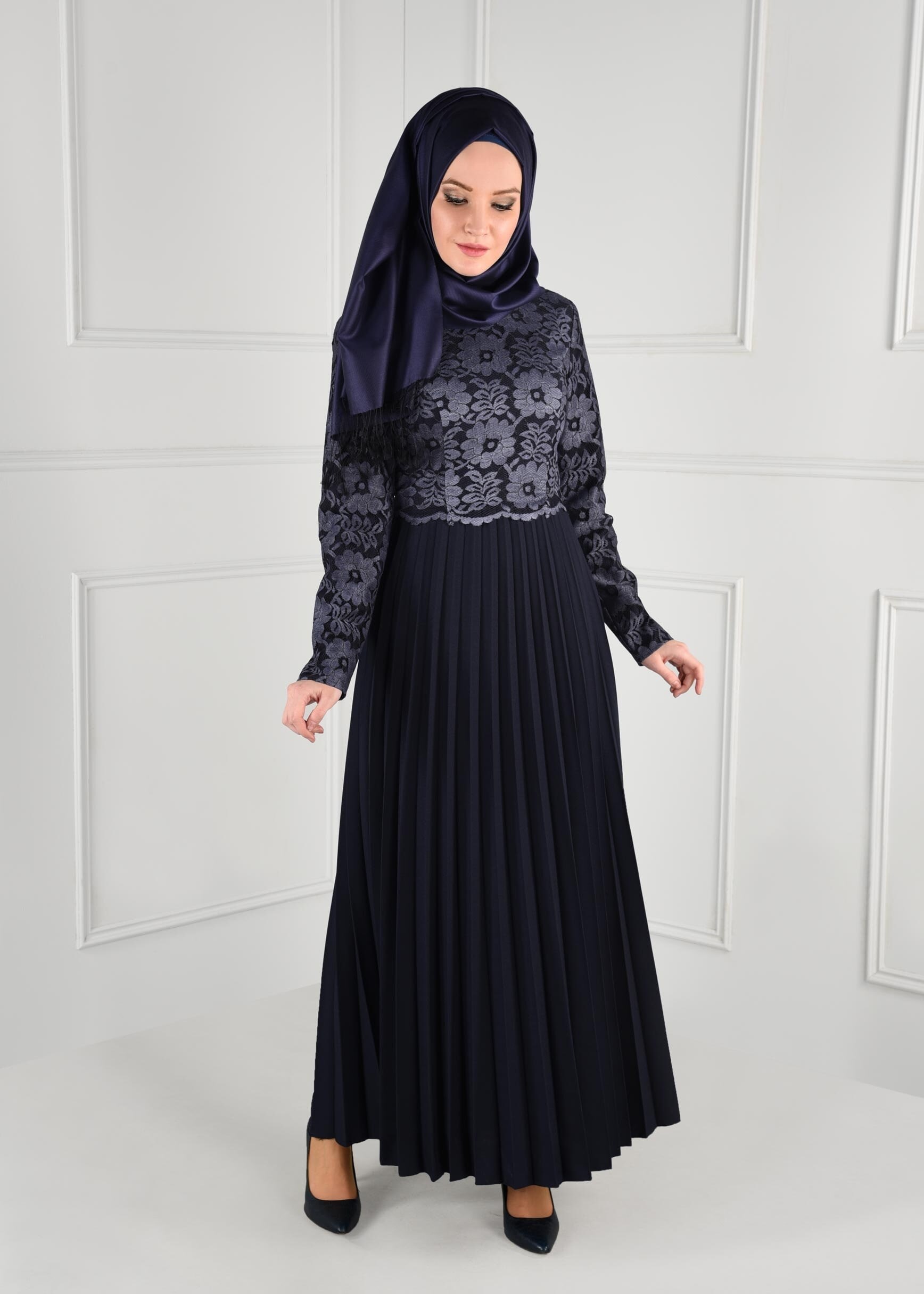 Tesettür giyim LACİVERT DANTEL PİLİSELİ ELBİSE 4772