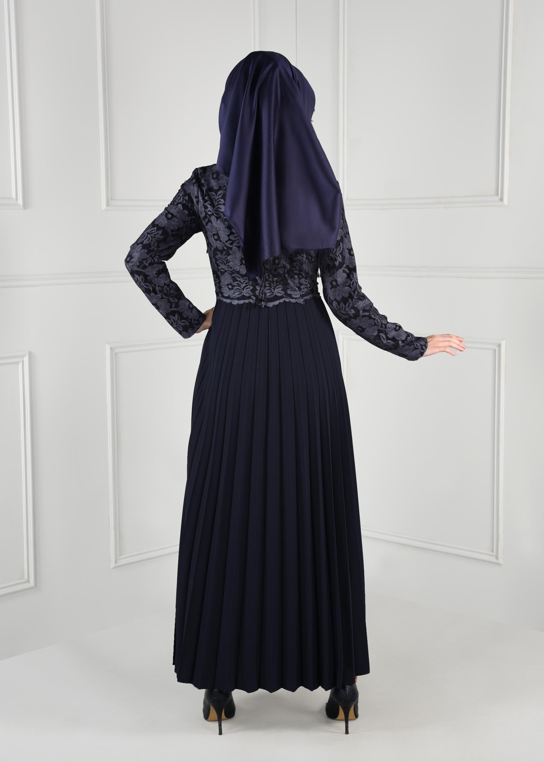 Tesettür giyim LACİVERT DANTEL PİLİSELİ ELBİSE 4772