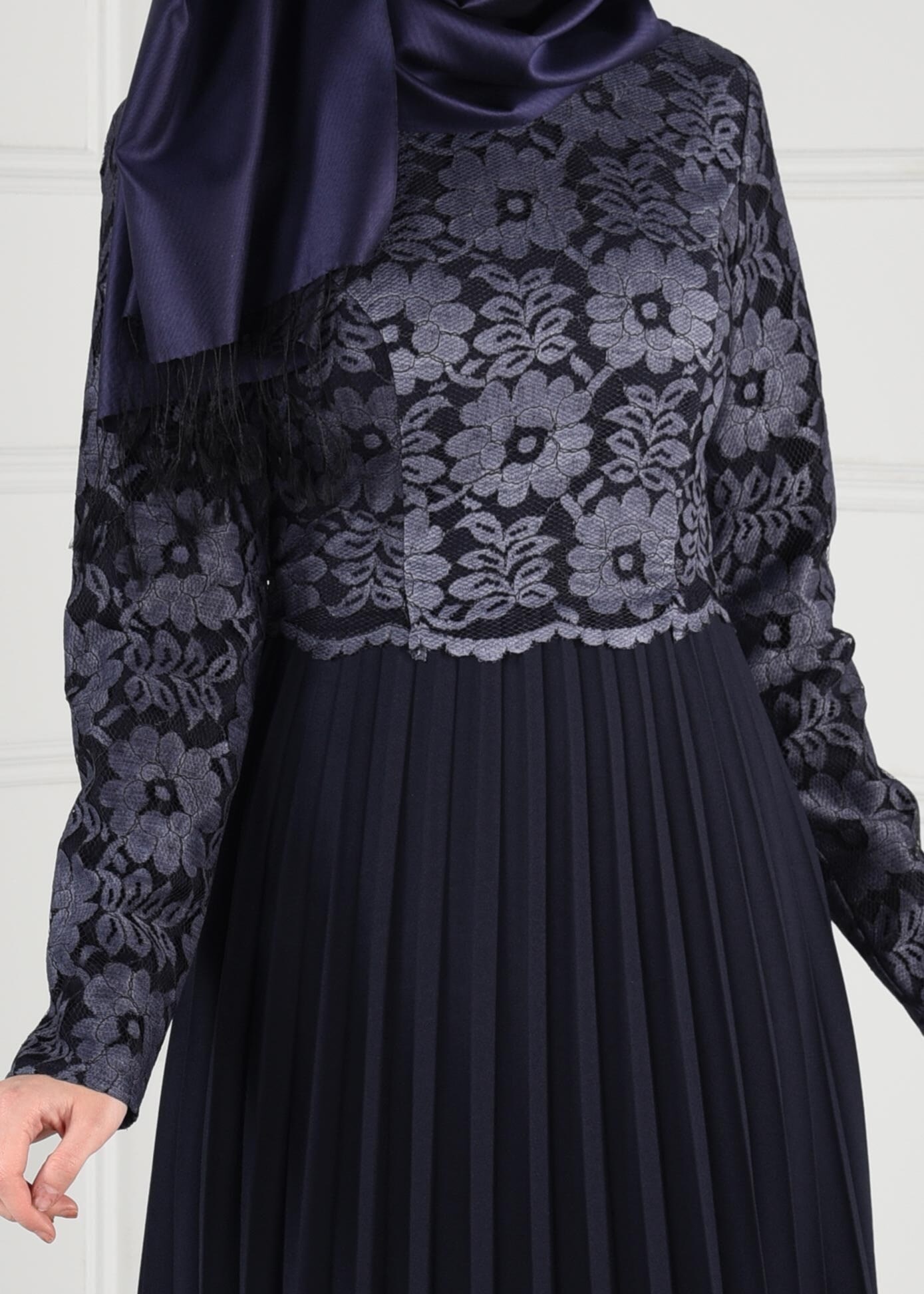 Tesettür giyim LACİVERT DANTEL PİLİSELİ ELBİSE 4772