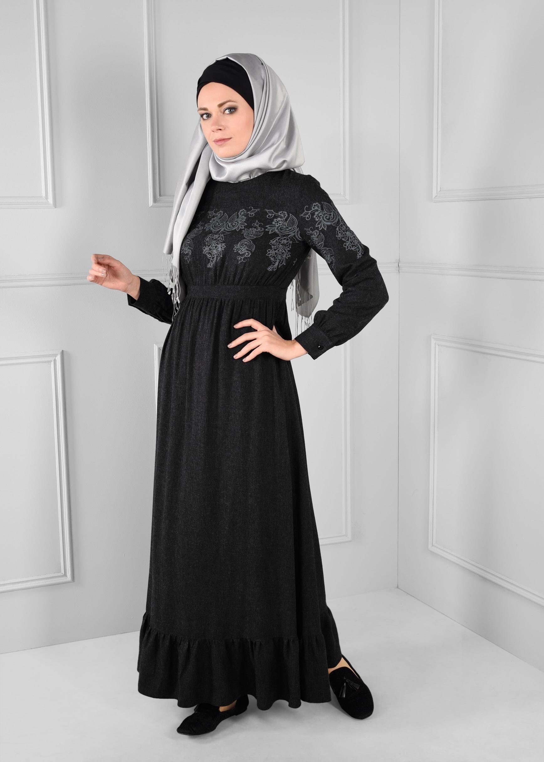 Tesettür giyim SİYAH GÜPÜR İŞLEME DETAYLI ELBİSE 4779