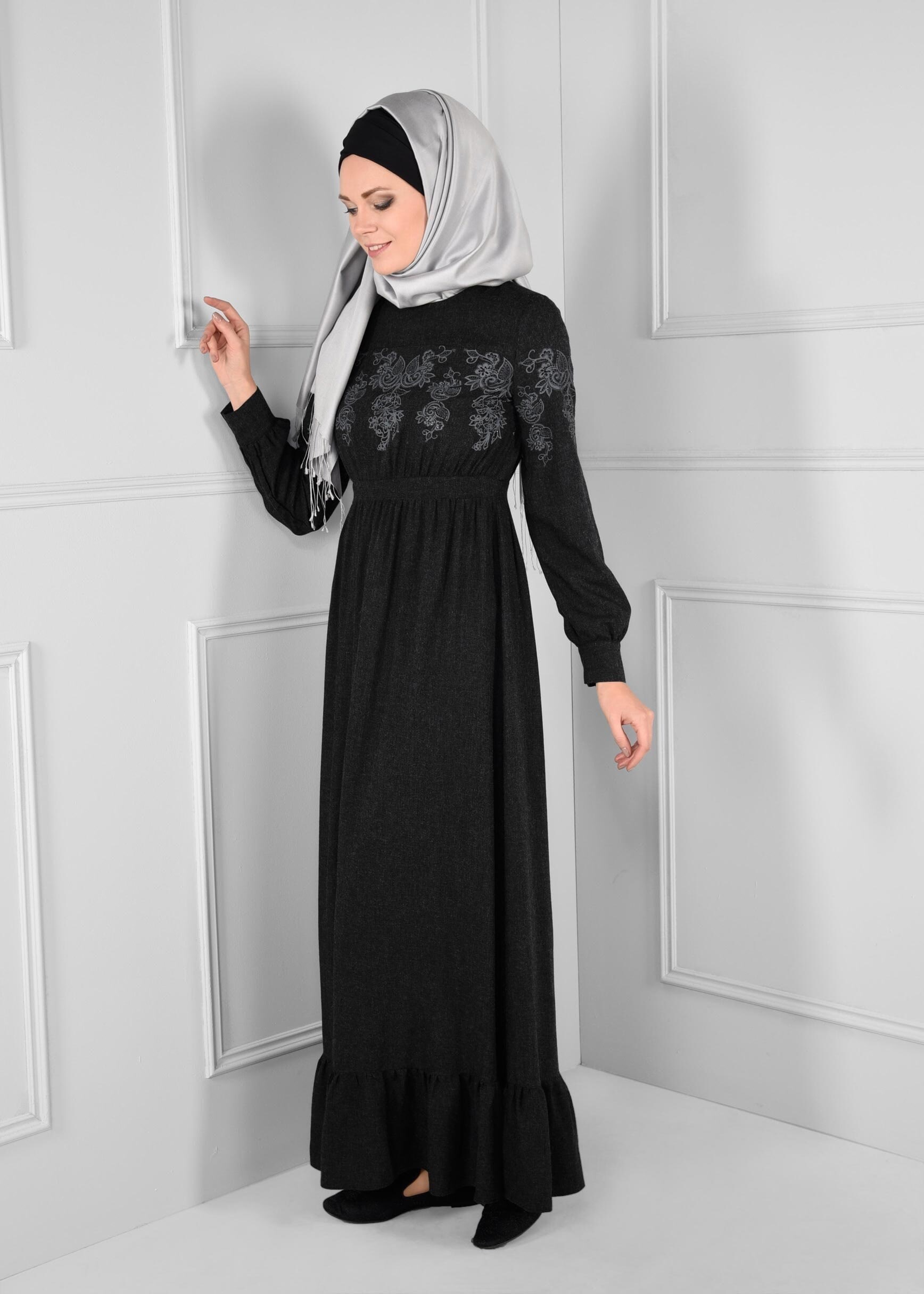 Tesettür giyim SİYAH GÜPÜR İŞLEME DETAYLI ELBİSE 4779