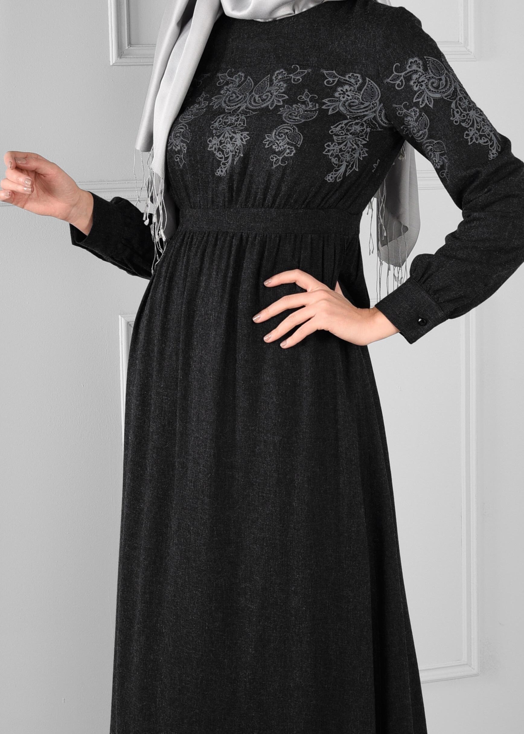 Tesettür giyim SİYAH GÜPÜR İŞLEME DETAYLI ELBİSE 4779