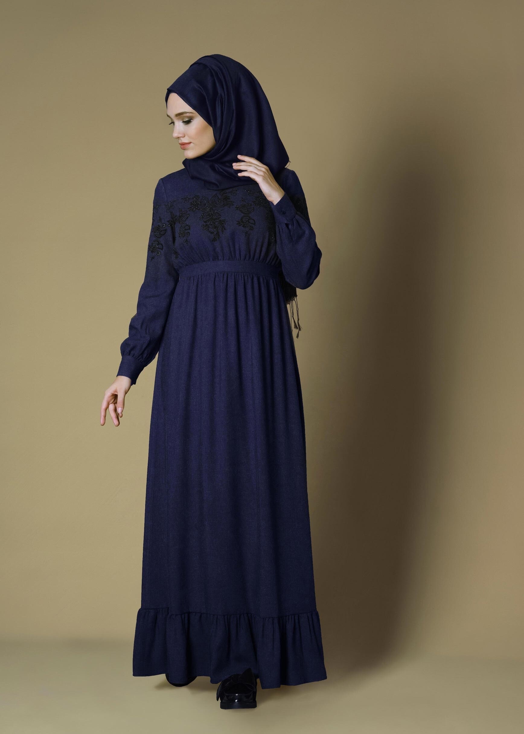Tesettür giyim LACİVERT GÜPÜR İŞLEME DETAYLI ELBİSE 4779