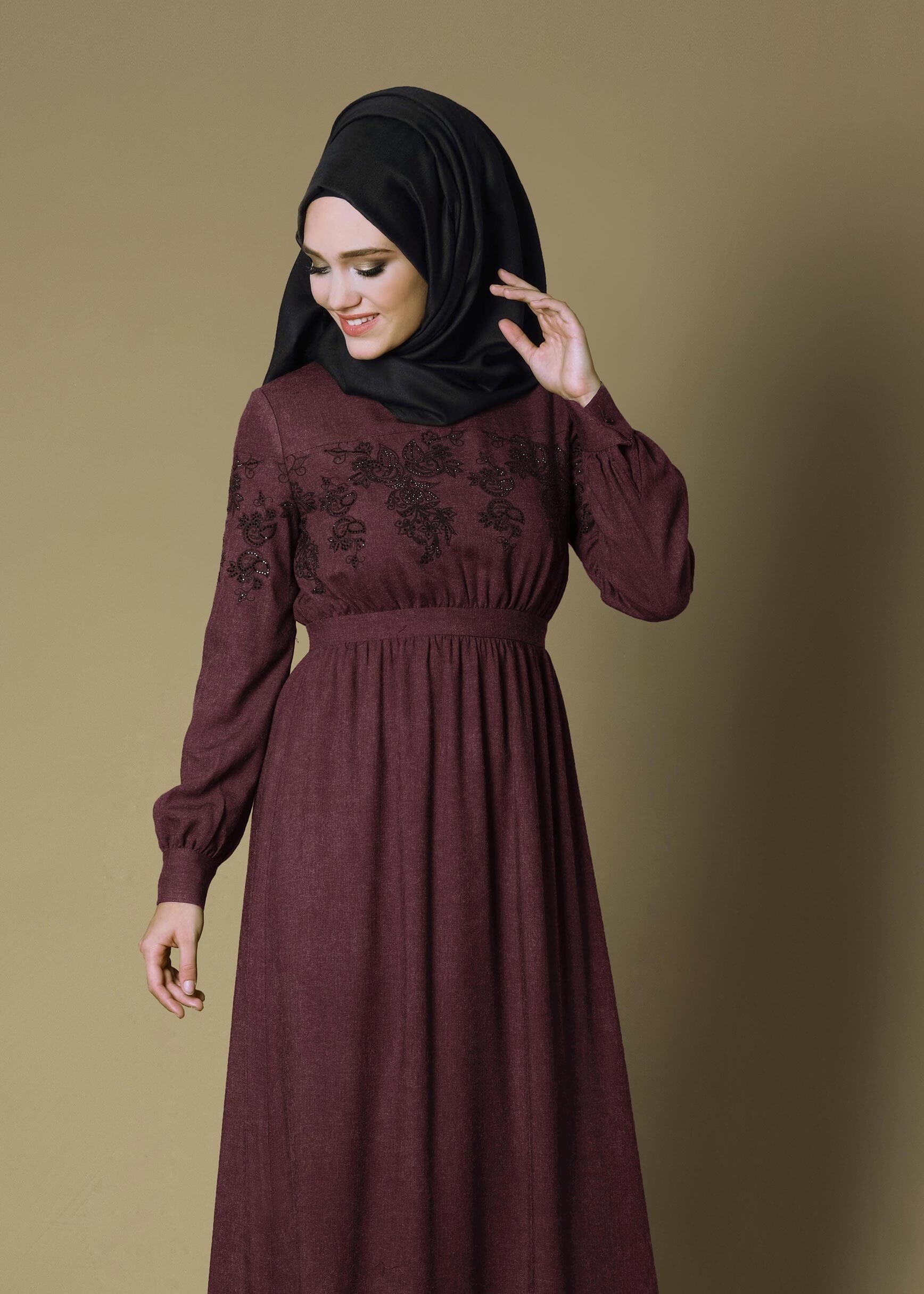 Tesettür giyim MÜRDÜM GÜPÜR İŞLEME DETAYLI ELBİSE 4779